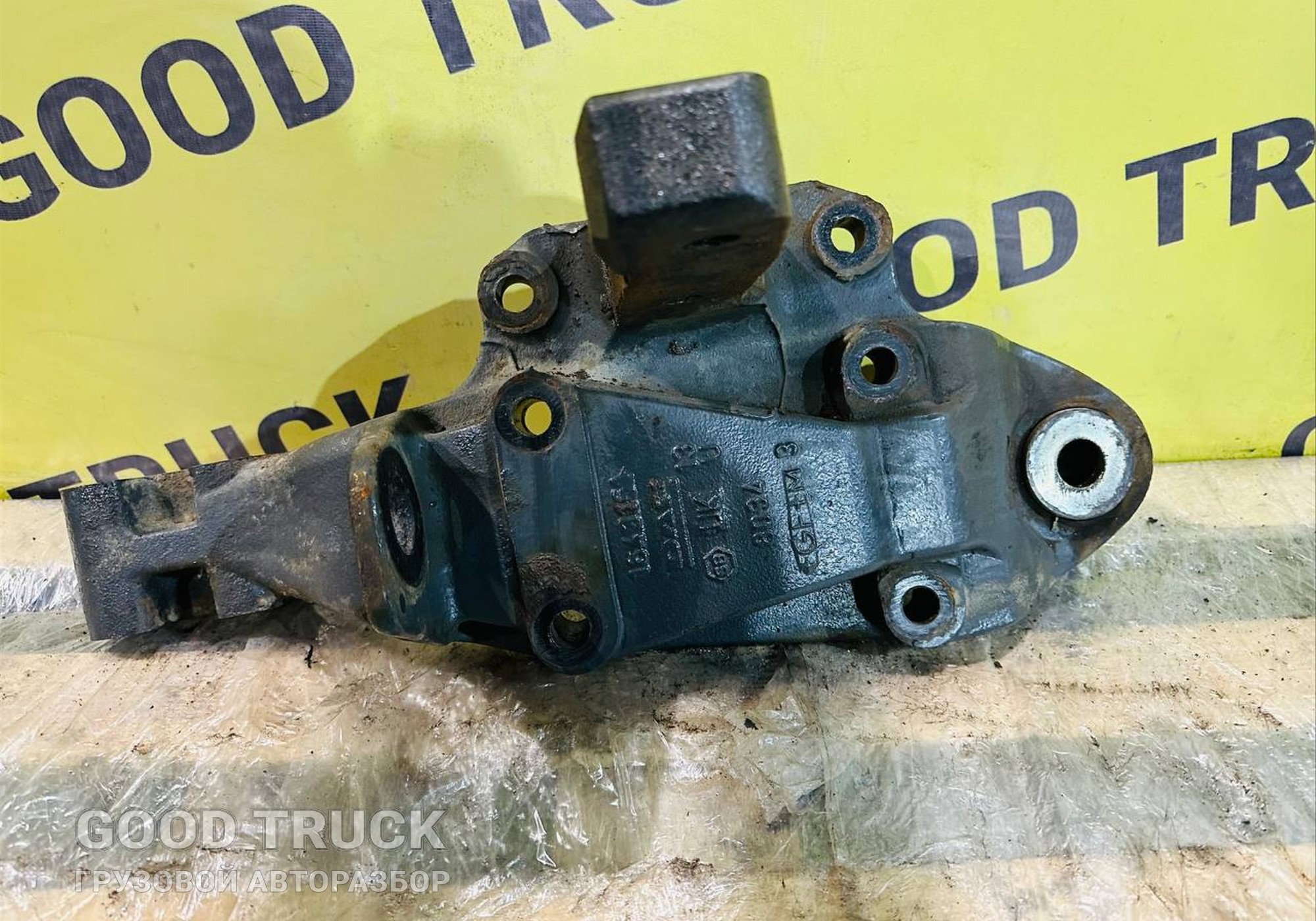 1643162 Кронштейн крепления передней рессоры правый для Daf XF105 (с 2005)