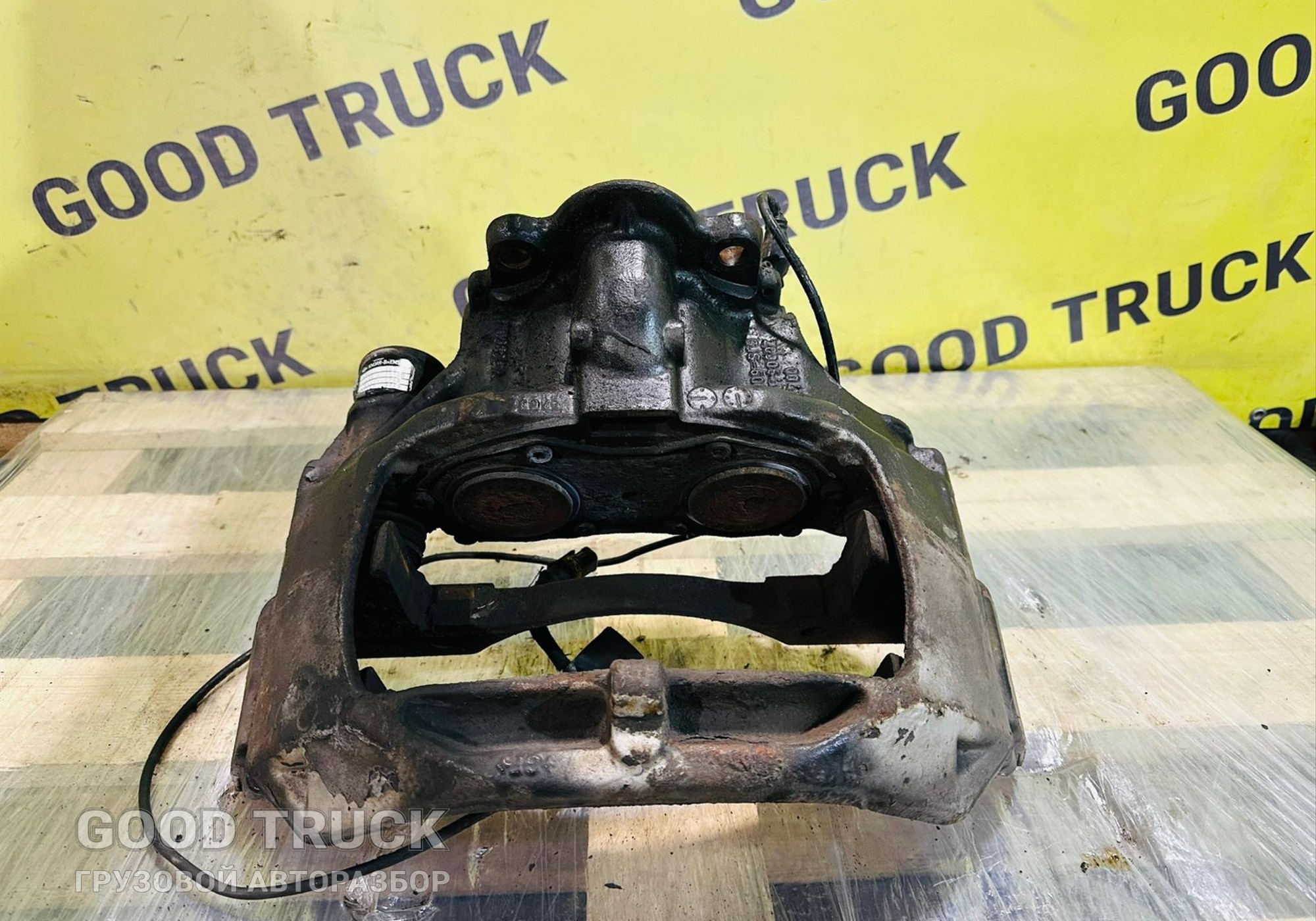 81508046723 Суппорт передний левый для Man TGA