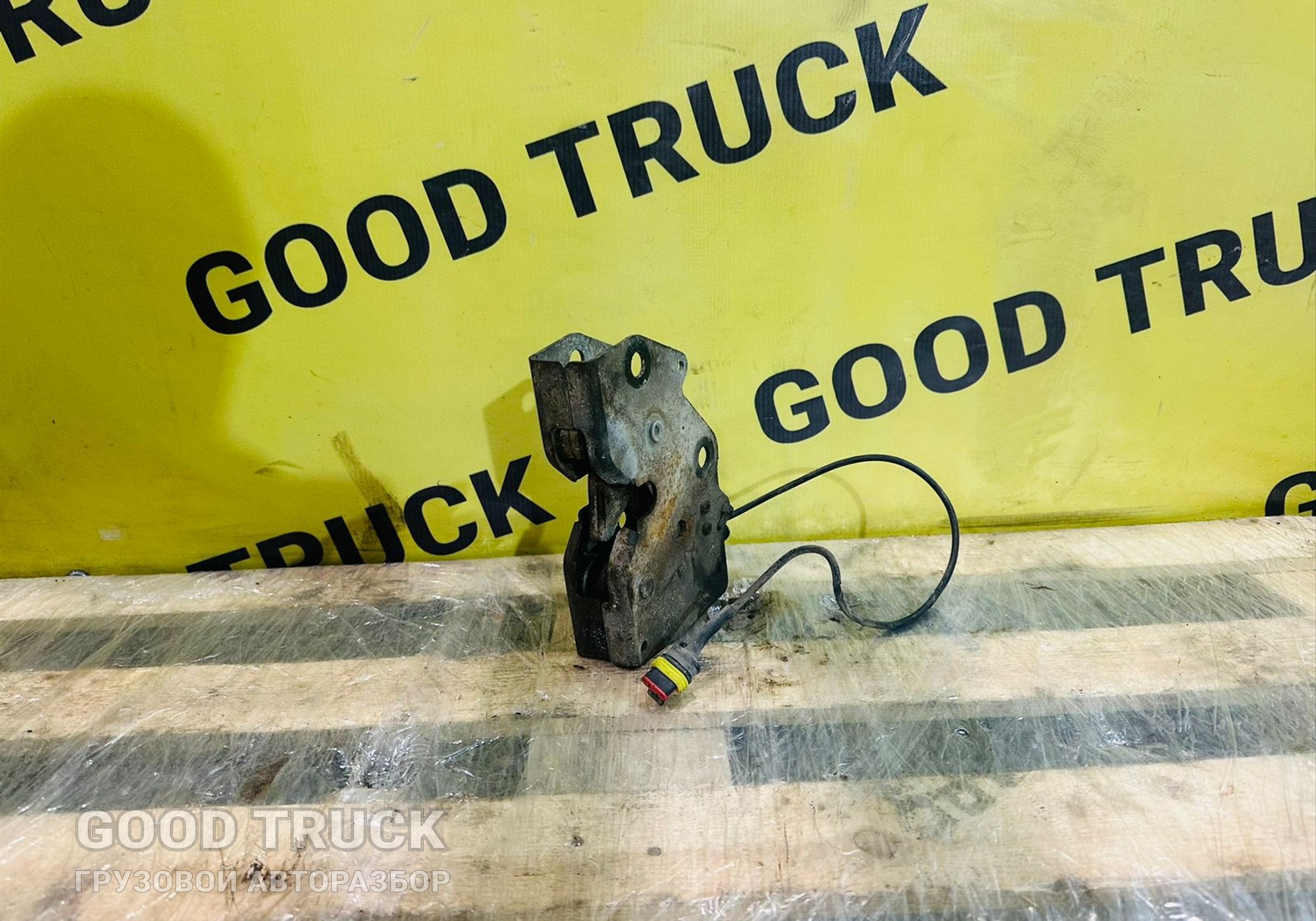 1427610 Замок кабиный для Daf 95