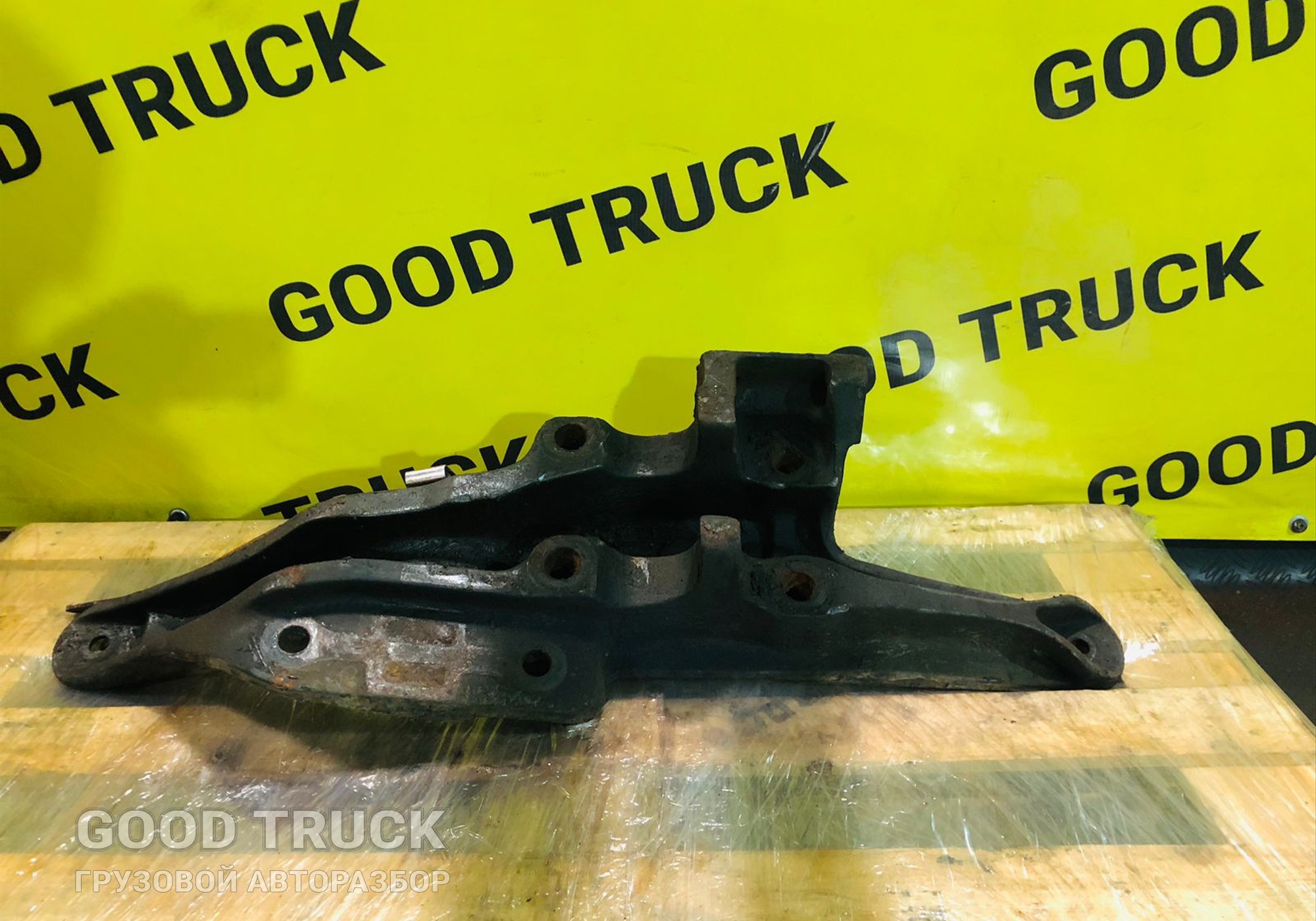 20704076 Кронштейн пневморессоры задний правый для Volvo FH 4 (с 2012)