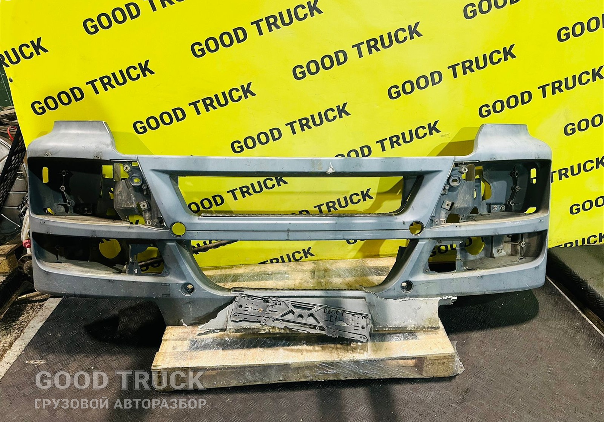 81416100408 Бампер передний