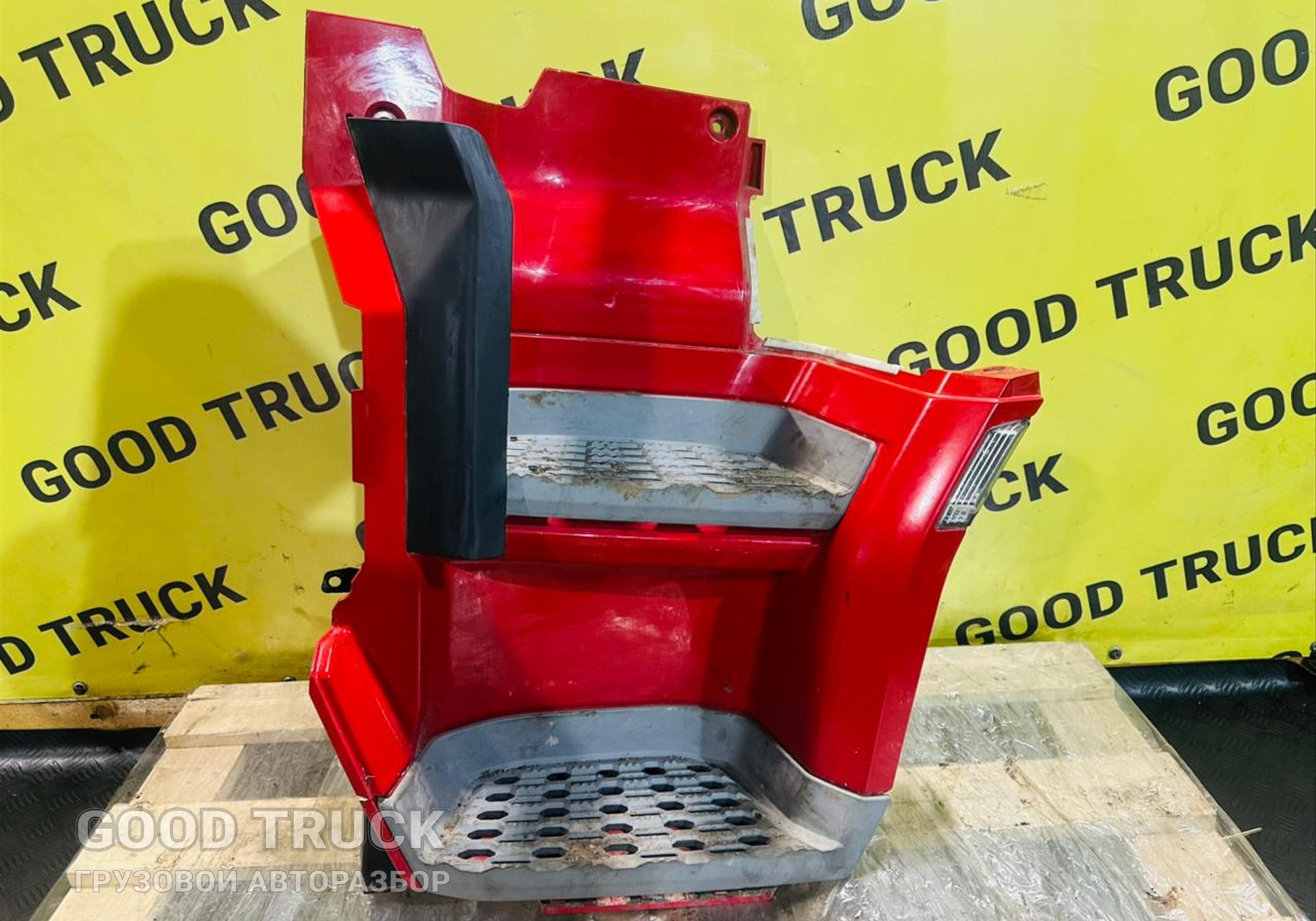 2319869 Подножка левая (ниша/ступенька) для Daf XF