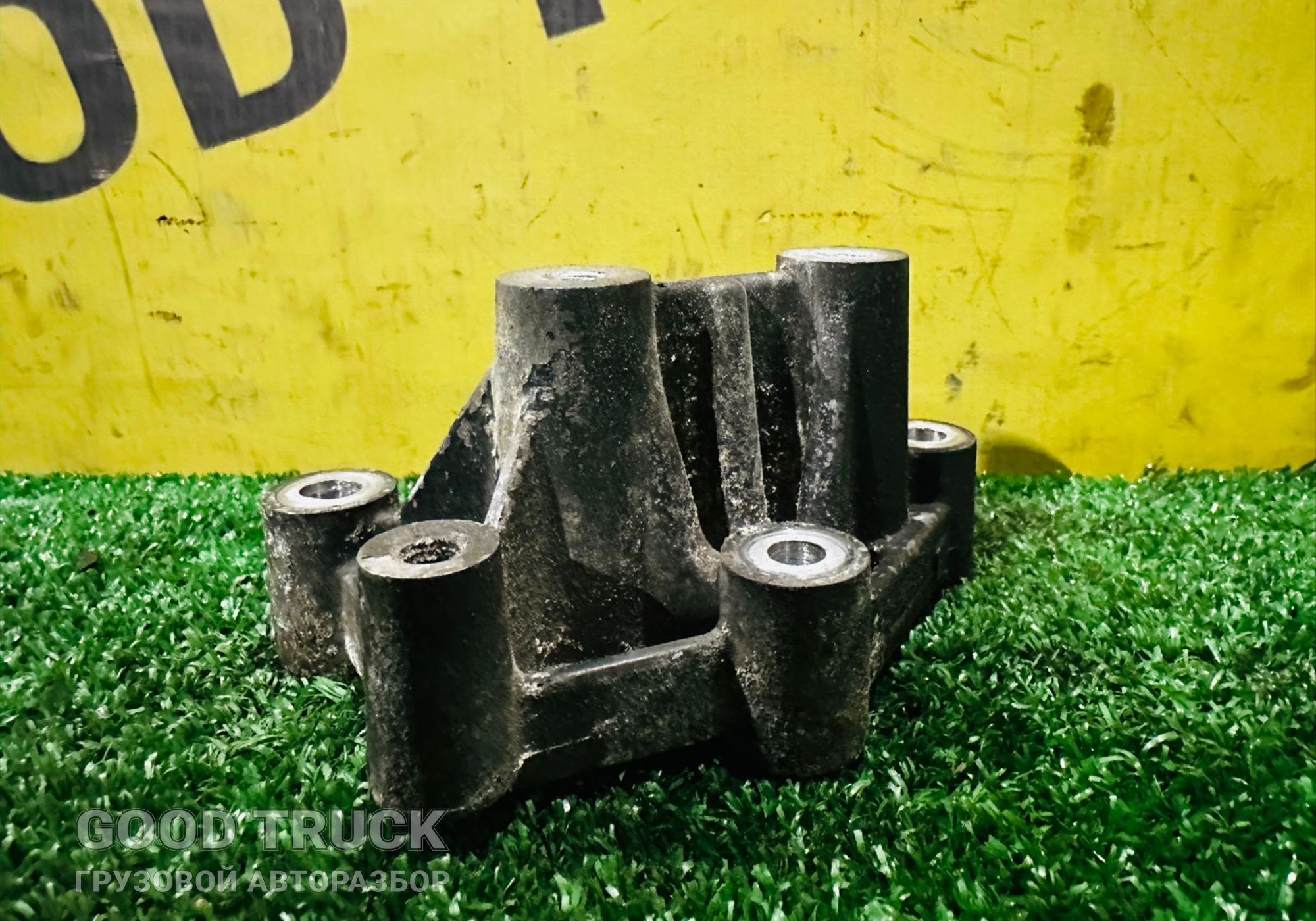 1885765 Кронштейн коллектора впускного для Daf XF106 (с 2012)