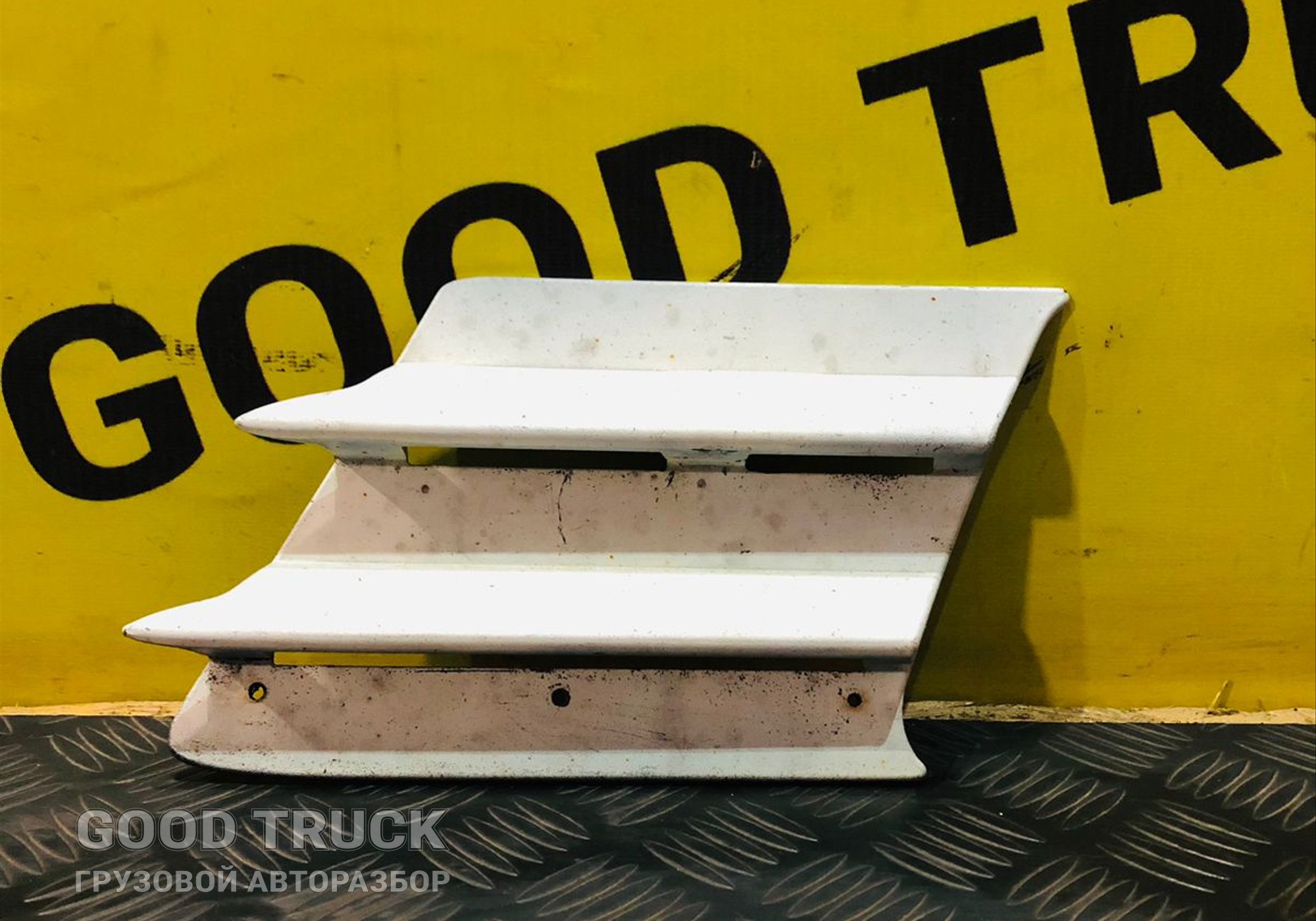 81416850097 Заглушка противотуманной фары левая для Man TGX I (с 2007)