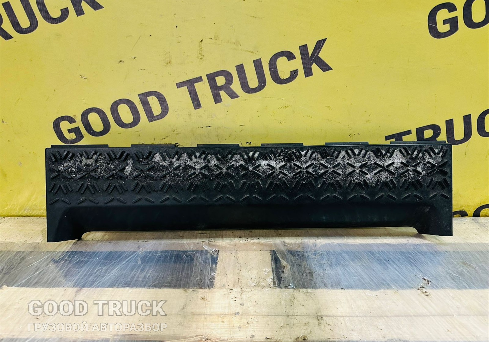 32002011713180001 Подножка бампера для Man TGS TG3 (с 2020)