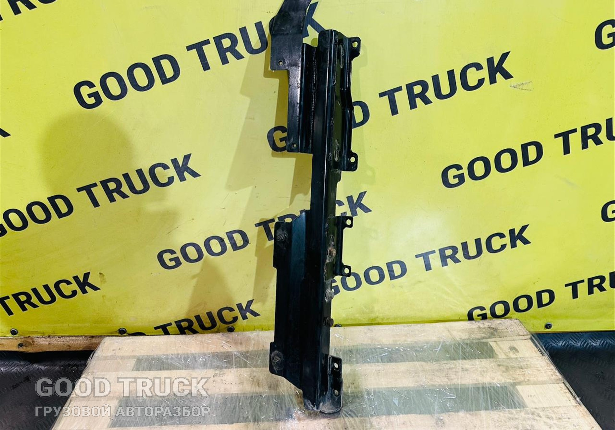 H4831020305A0 Кронштейн переднего бампера правый для Foton Auman EST