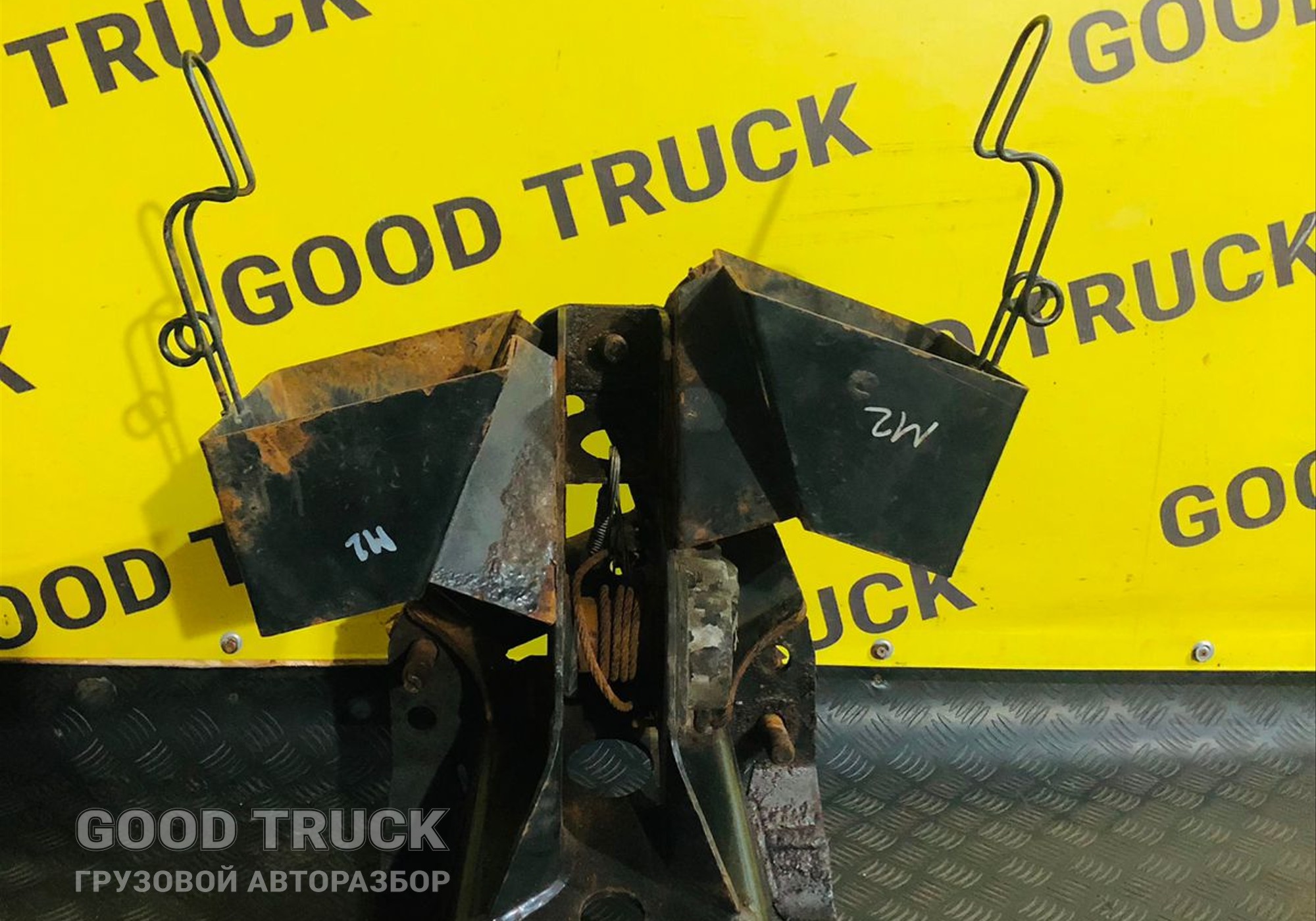 81424015351 Кронштейн запасного колеса Man TGX I для Man TGX I (с 2007)