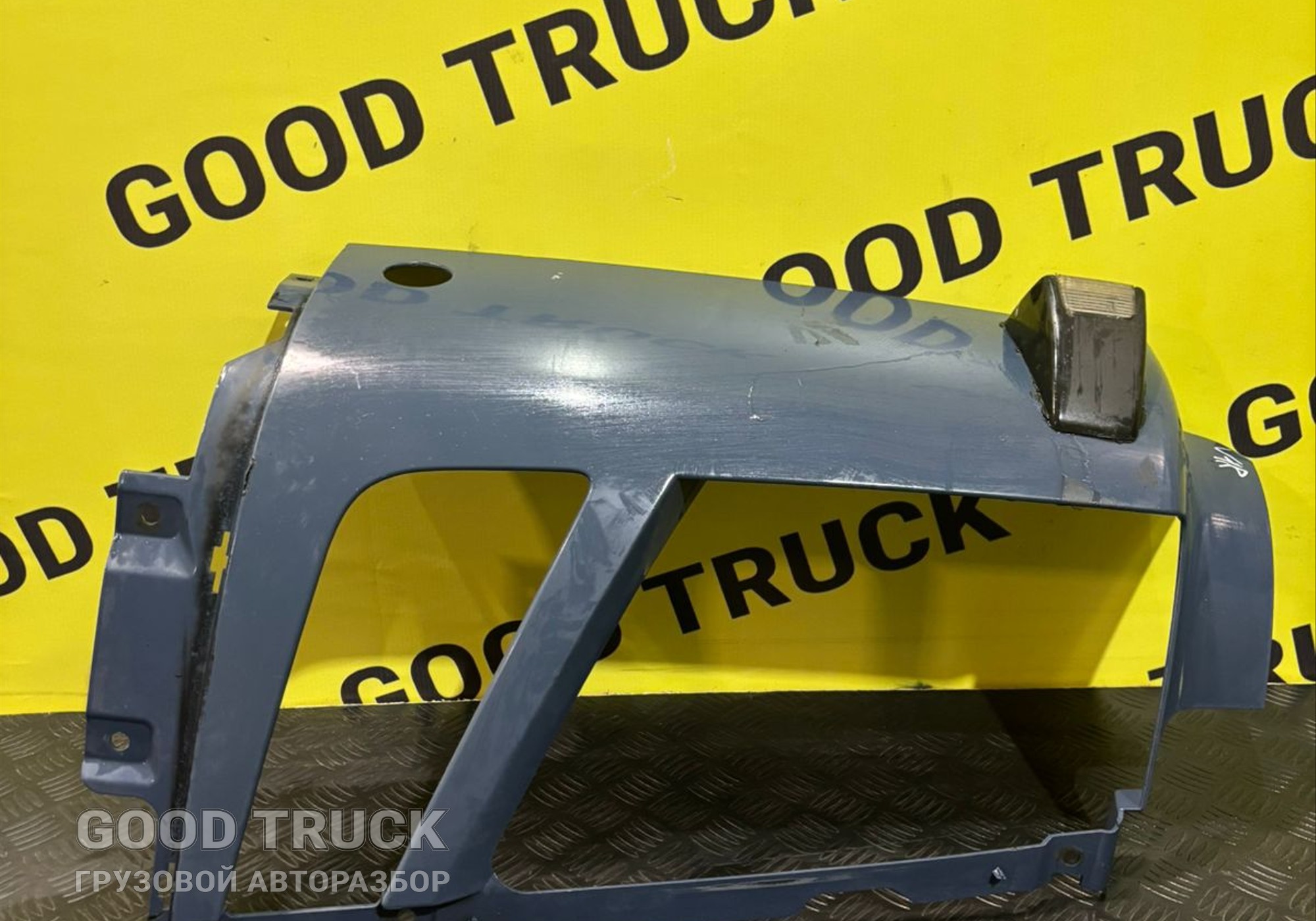 820761582 Накладка на капот правая для Volvo FH 3 (с 2008 по 2012)