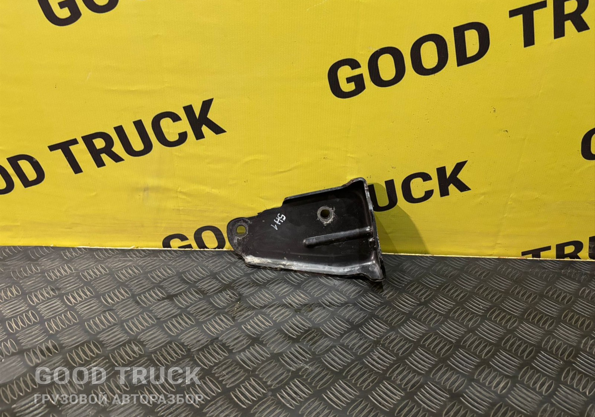 DZ9X259620092 Кронштейн переднего бампера для Shacman X6000 (с 2020)