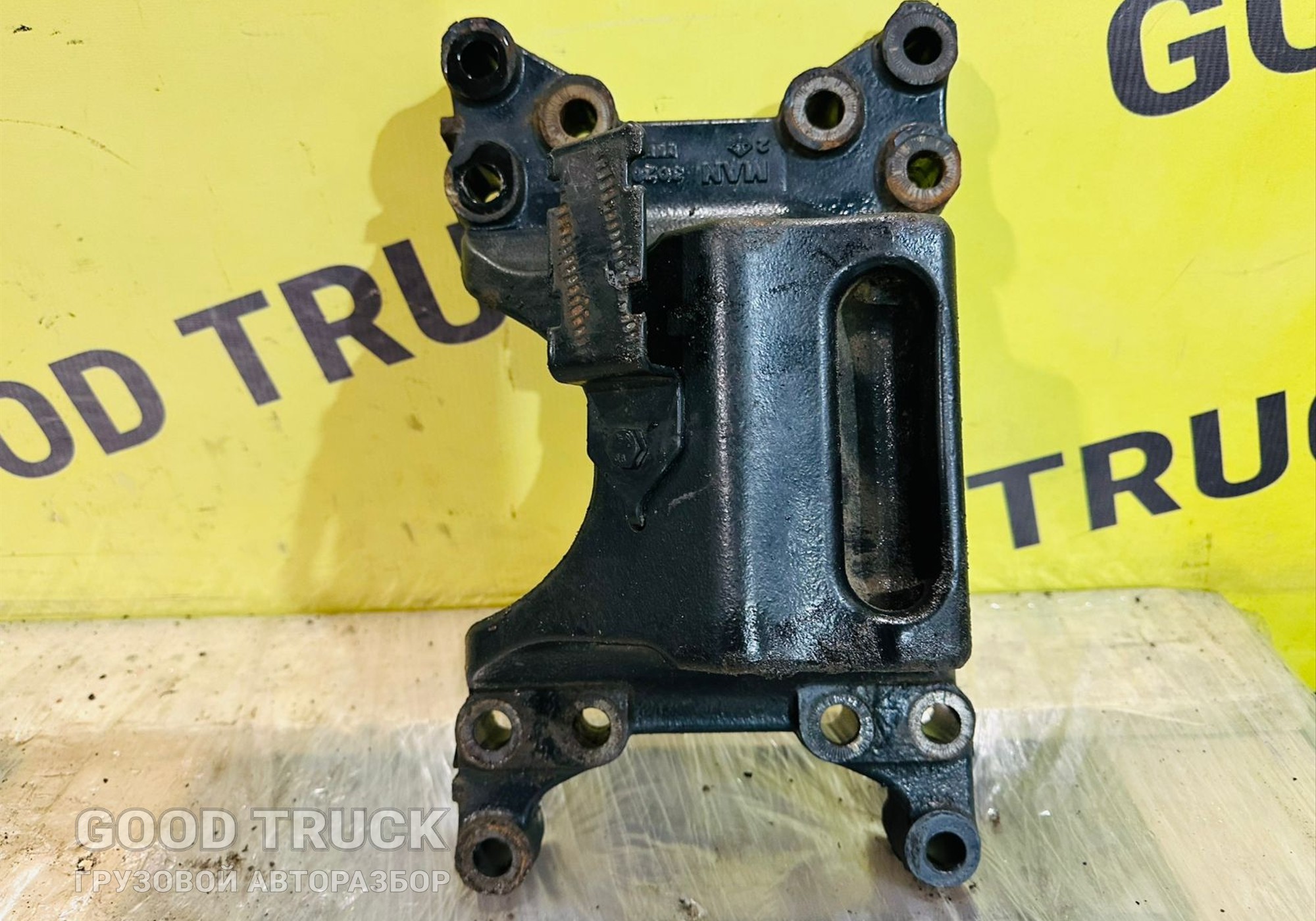 81412050029 Кронштейн траверсы КПП левый для Man TGX II (с 2012)