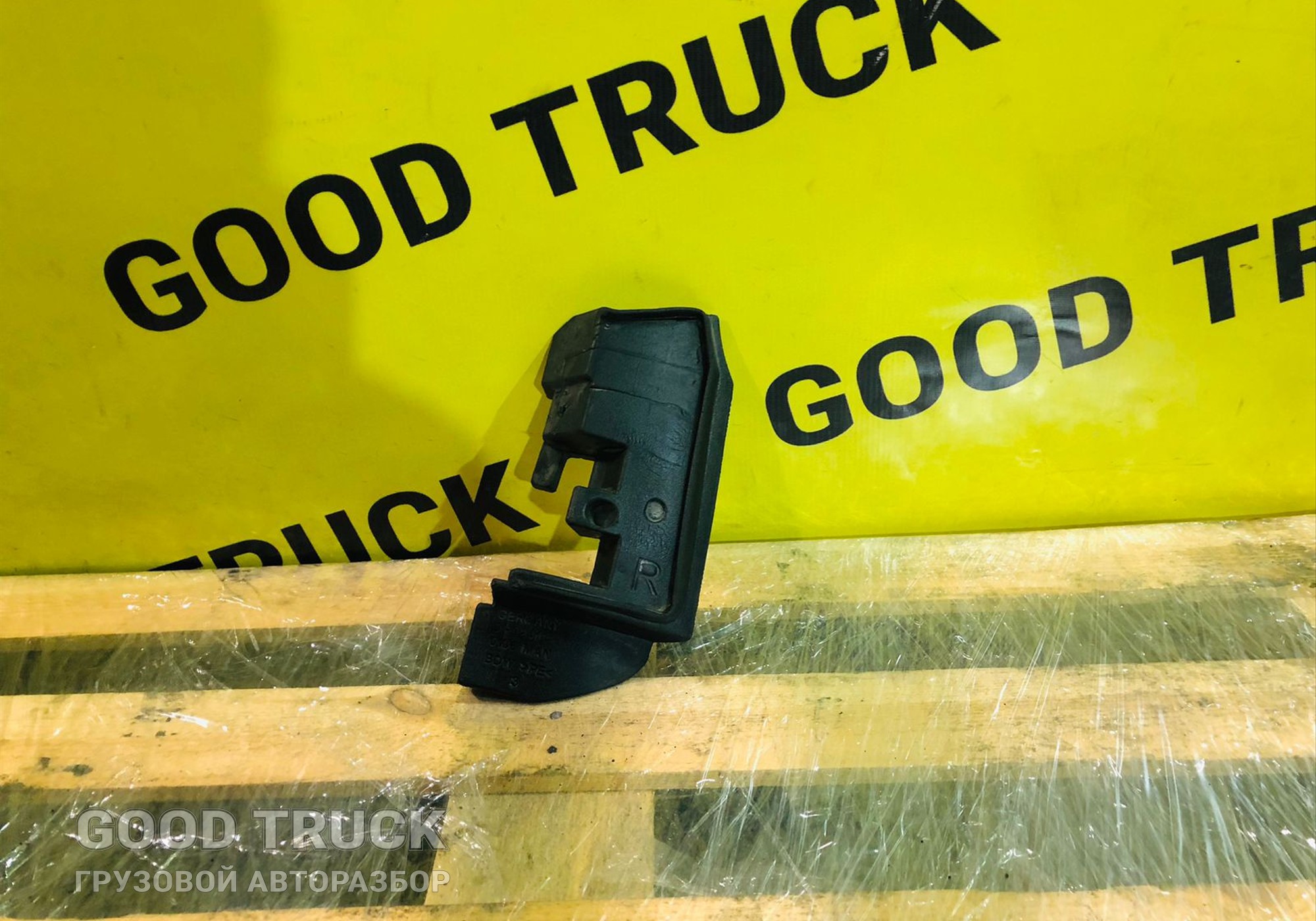 81624100106 Пена фасонная (шумоизоляция) правая для Man TGX I (с 2007)