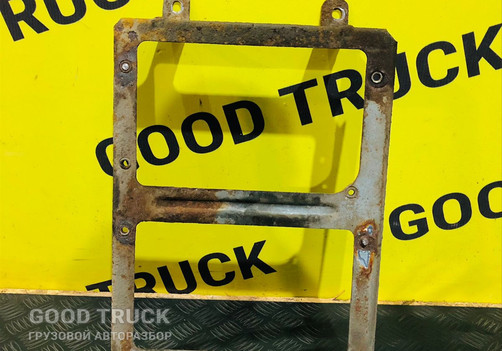 8189470 Кронштейн крыла, передний мост задний правый для Volvo FH 3 (с 2008 по 2012)