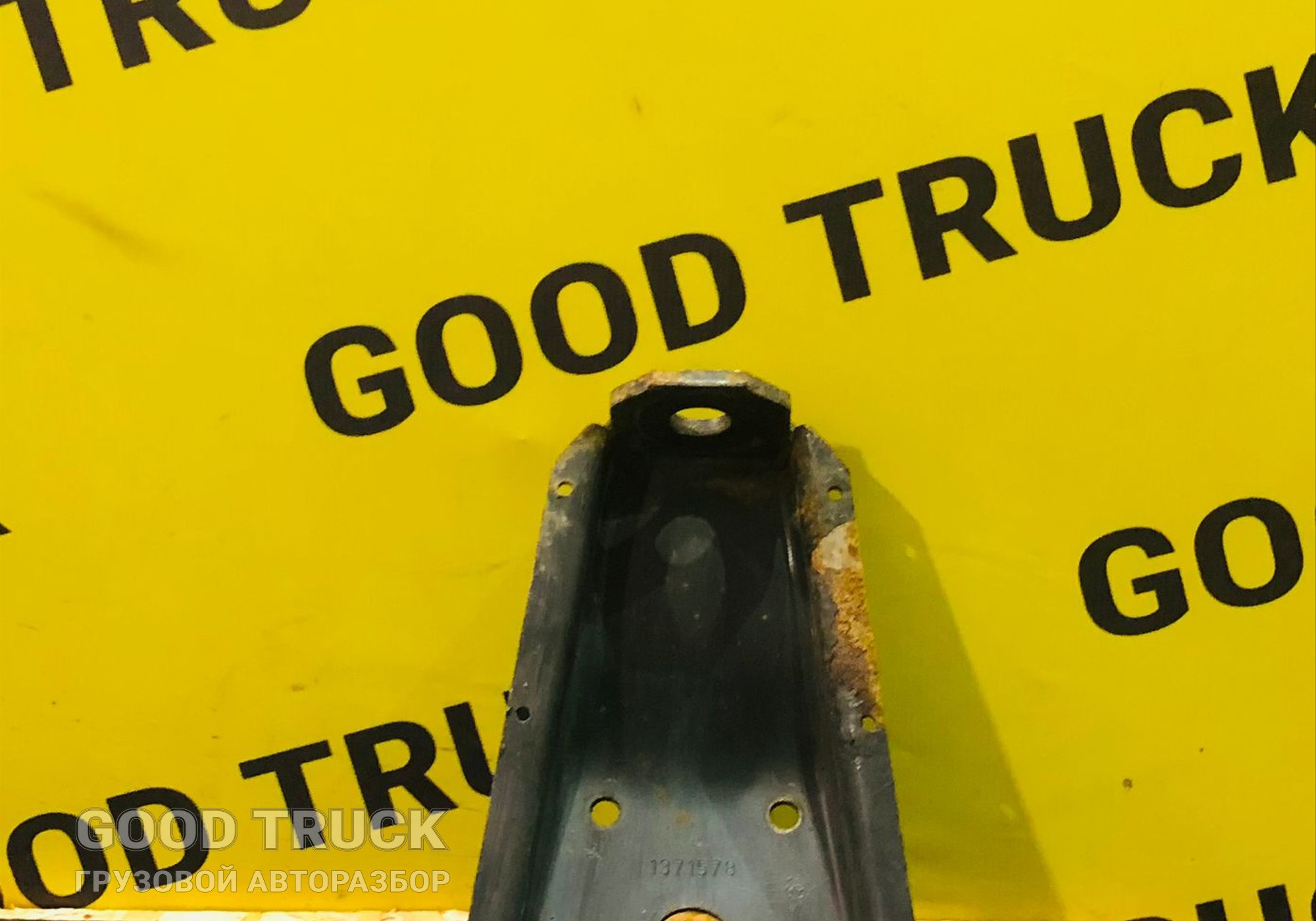 1371578 Кронштейн переднего амортизатора для Scania 5-series R (с 2004 по 2016)