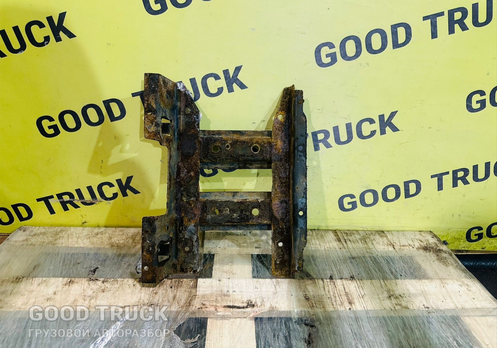 21412903 Кронштейн ящика АКБ для Volvo