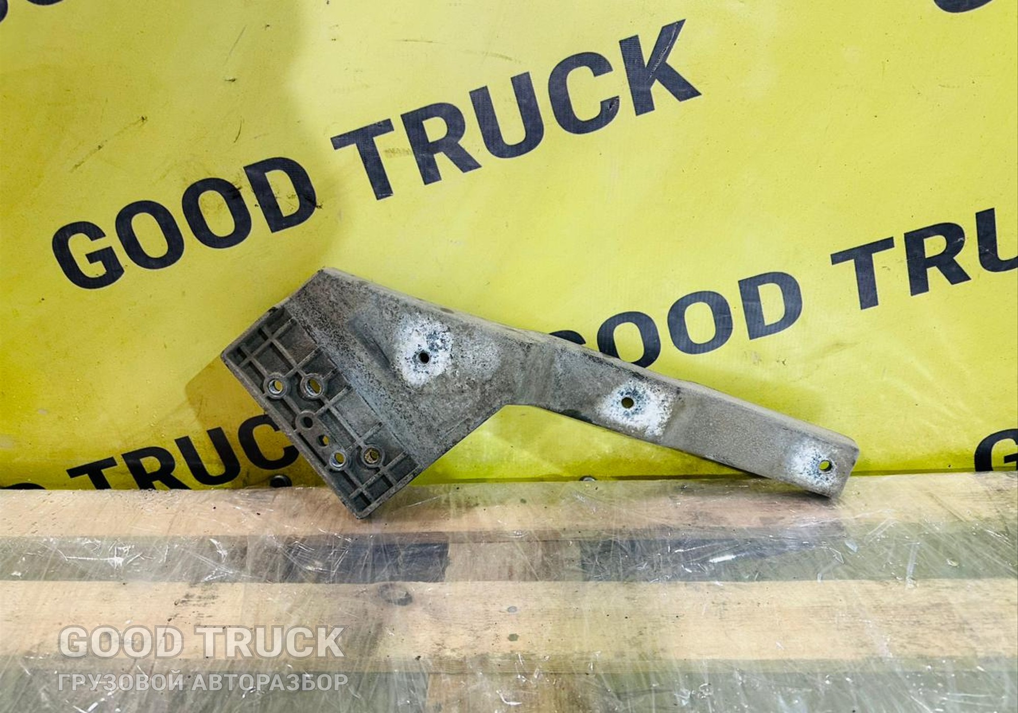 H4831020901A0 Кронштейн бампера для Foton Auman EST