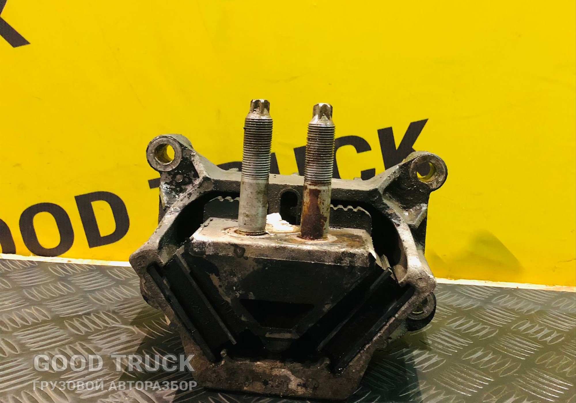 81962100572 Кронштейн траверсы под КПП левый Man TGS II для Man TGS