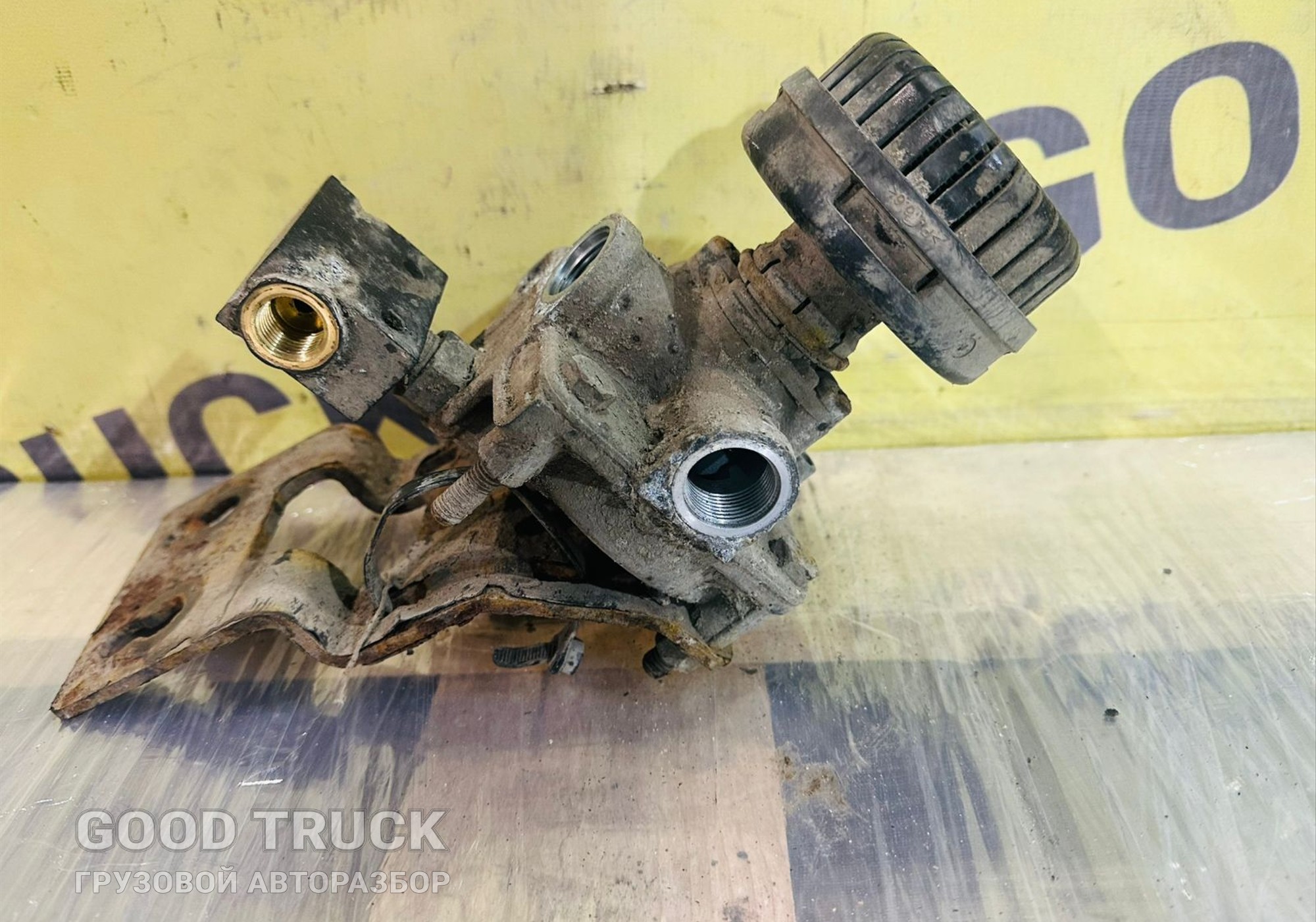 81521166075 Клапан ускорительный для Man