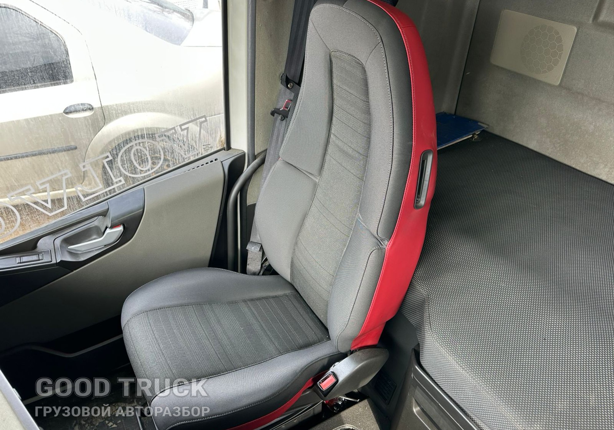 22040069 Сиденье пассажирское для Volvo FH 4 (с 2012)