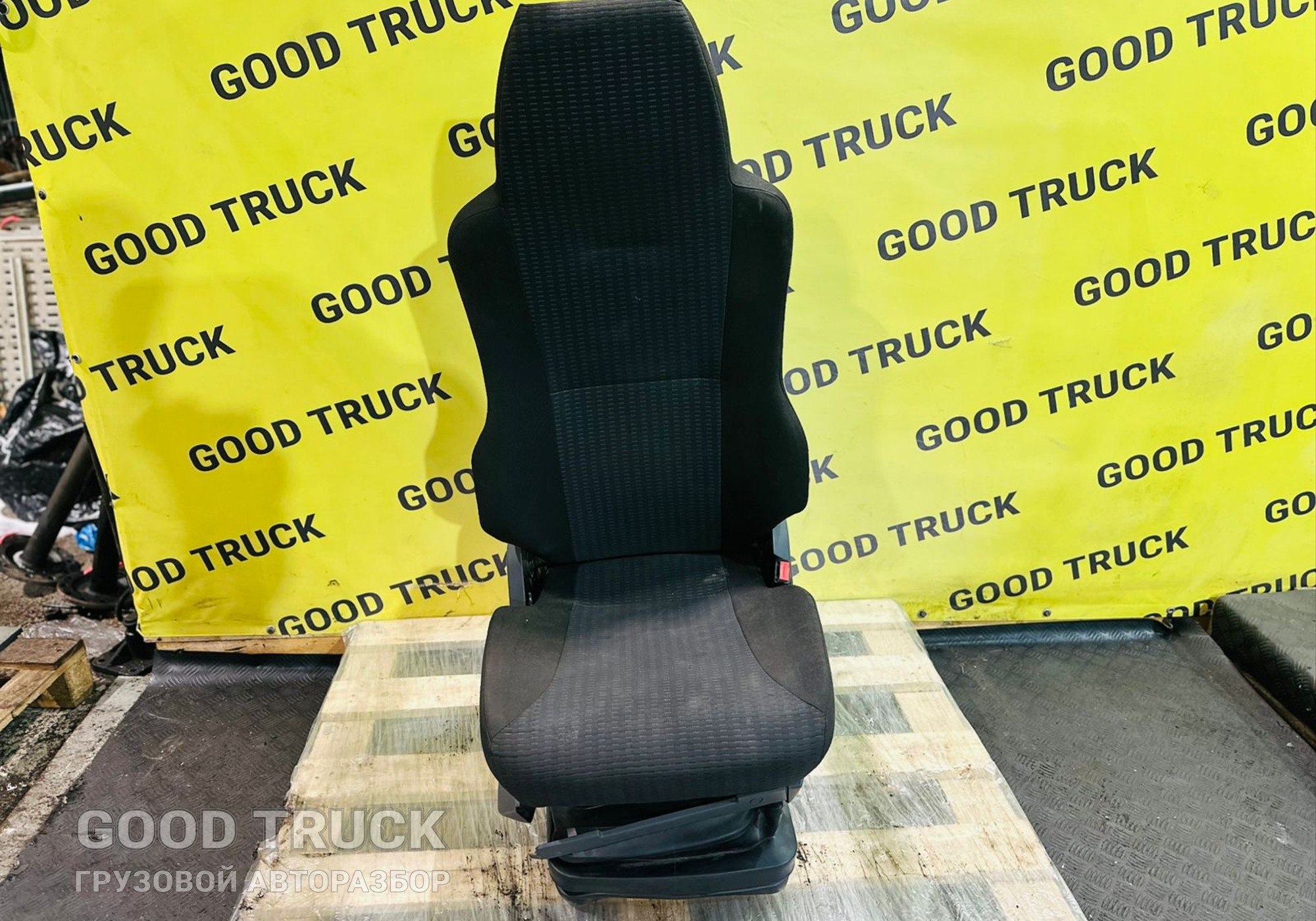 81623076516 Сиденье переднее правое для Man TGS I (с 2007)