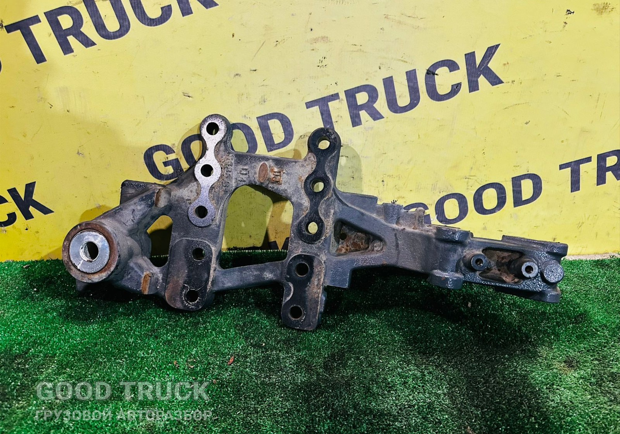 2245603 Кронштейн рессоры передней правый
