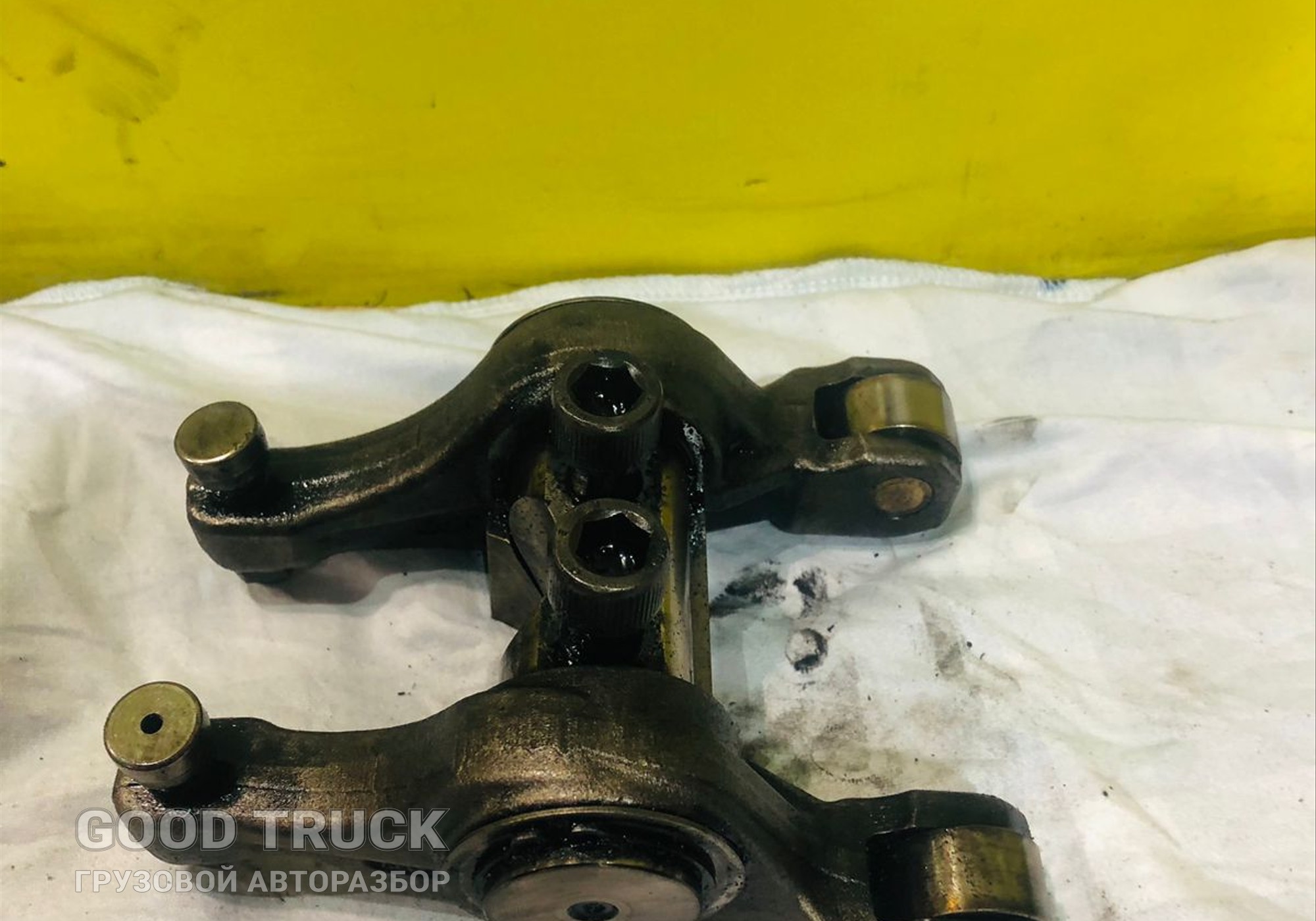 51042006029 Ось рокеров в сборе двигателя D2066 для Man TGS