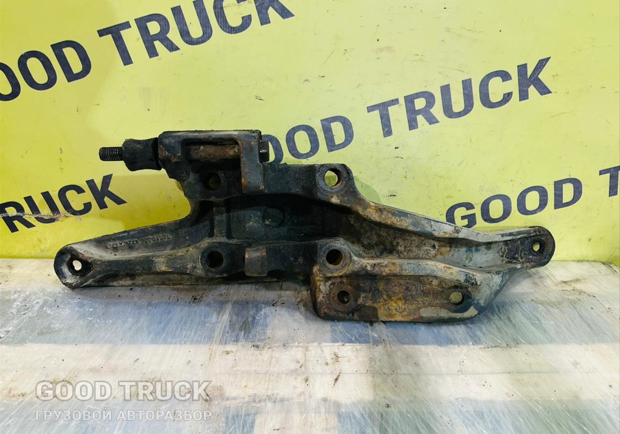 20704075 Кронштейн пневморессоры левый для Volvo FM II (с 2002)