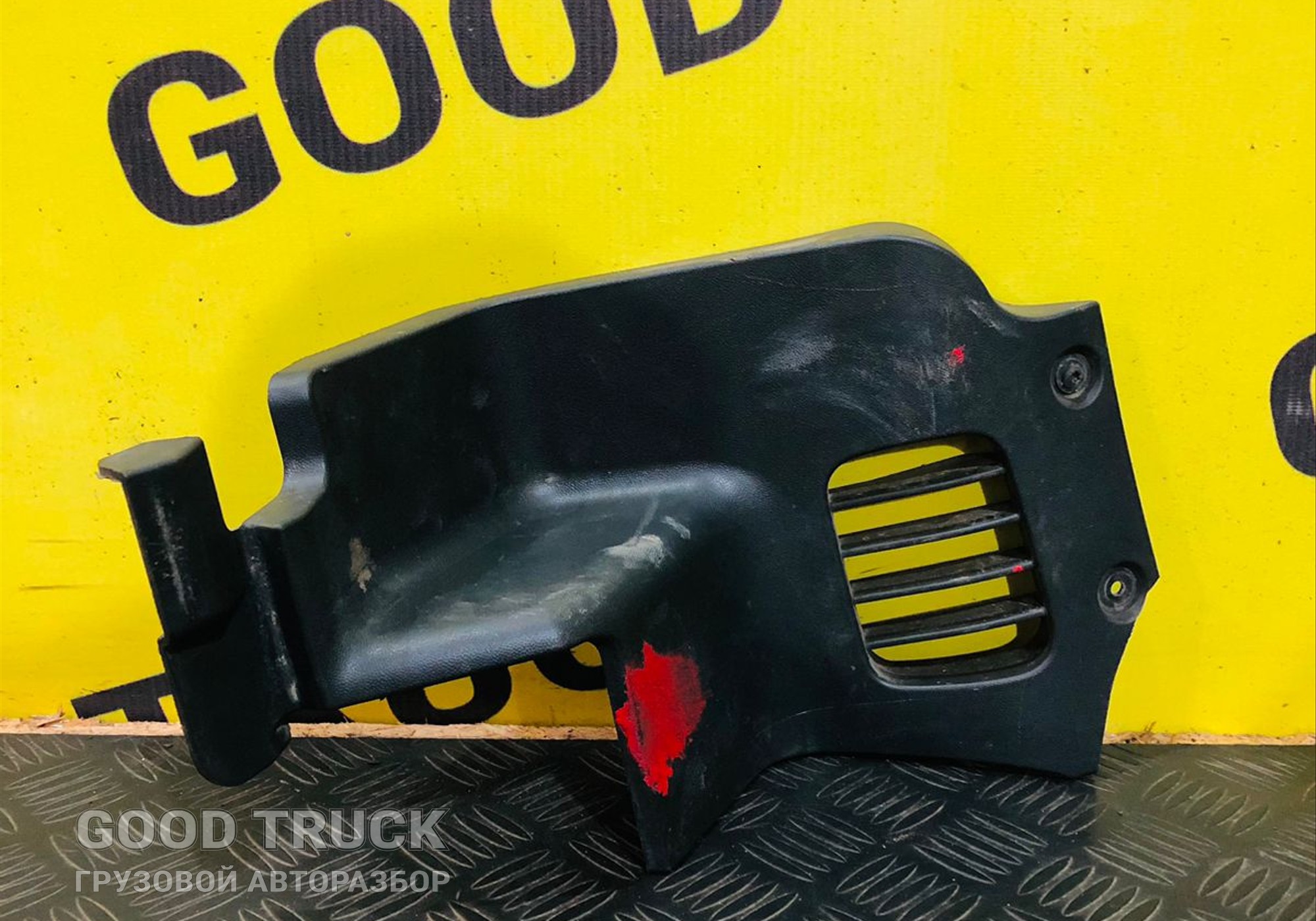 9406804206 Накладка на торпедо (Правая над коленями водителя) КАМАЗ 5490 для КАМАЗ 5490 (с 2013)