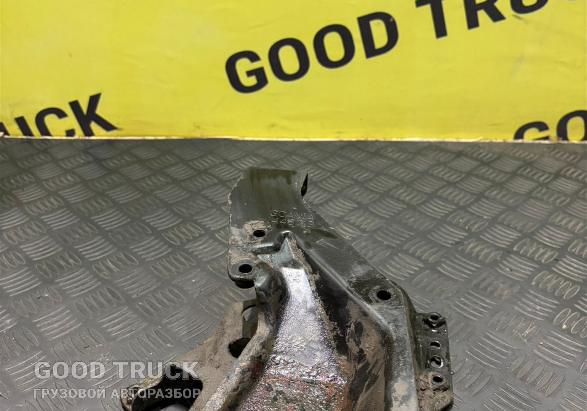 1446713 Кронштейн бачка Гура для Scania 5-series R (с 2004 по 2016)