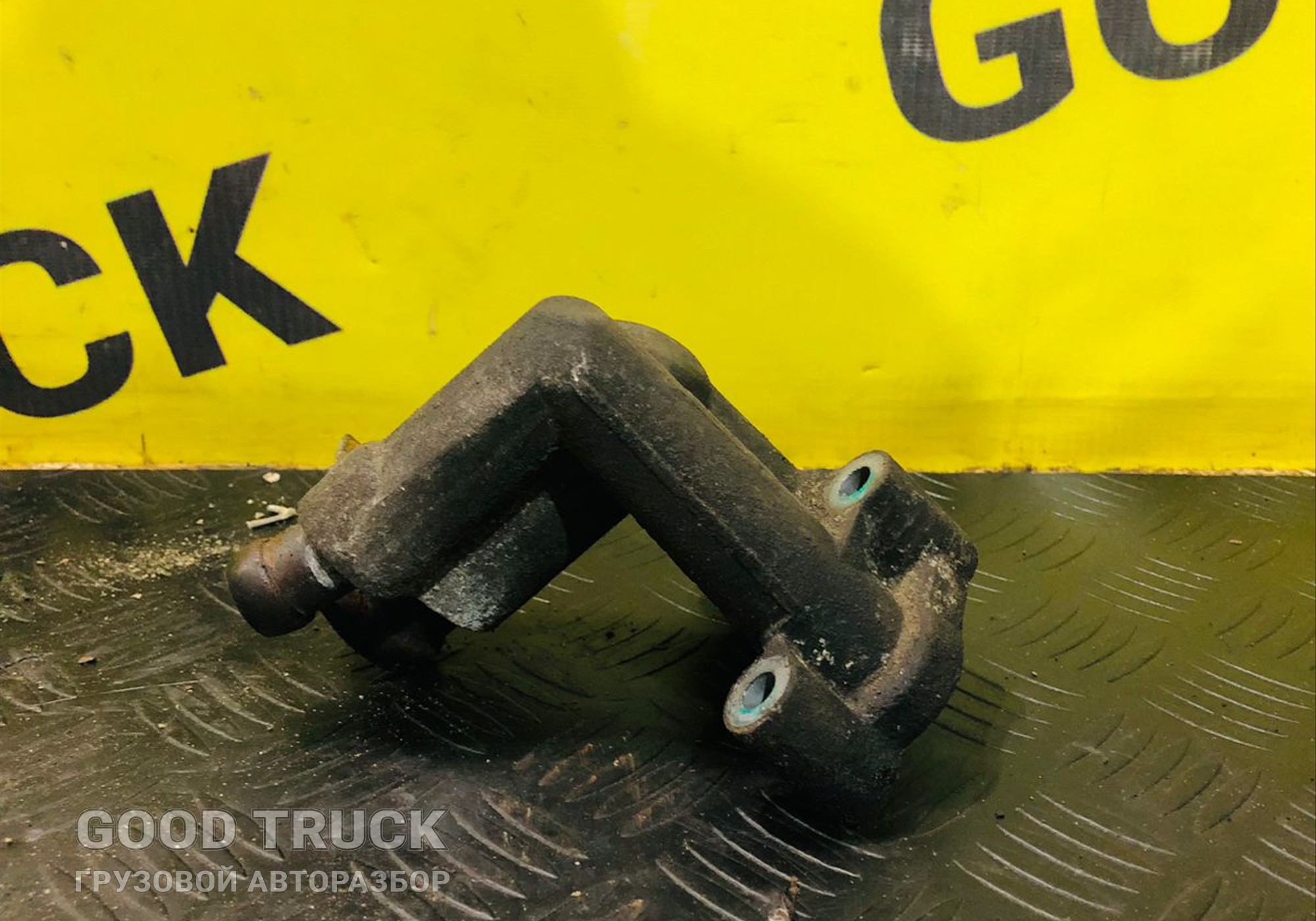 51054403002 Патрубок корпуса масляного фильтра двс D2066 MAN TGA, TGS, TGX