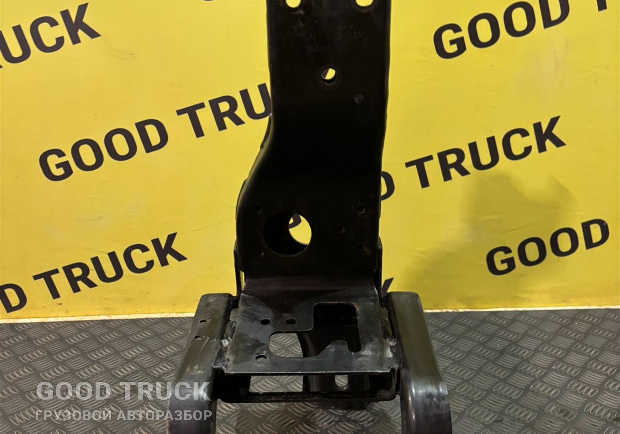 DZ16251240122 Кронштейн корпуса подножки правый Shacman X6000 для Shacman X6000 (с 2020)