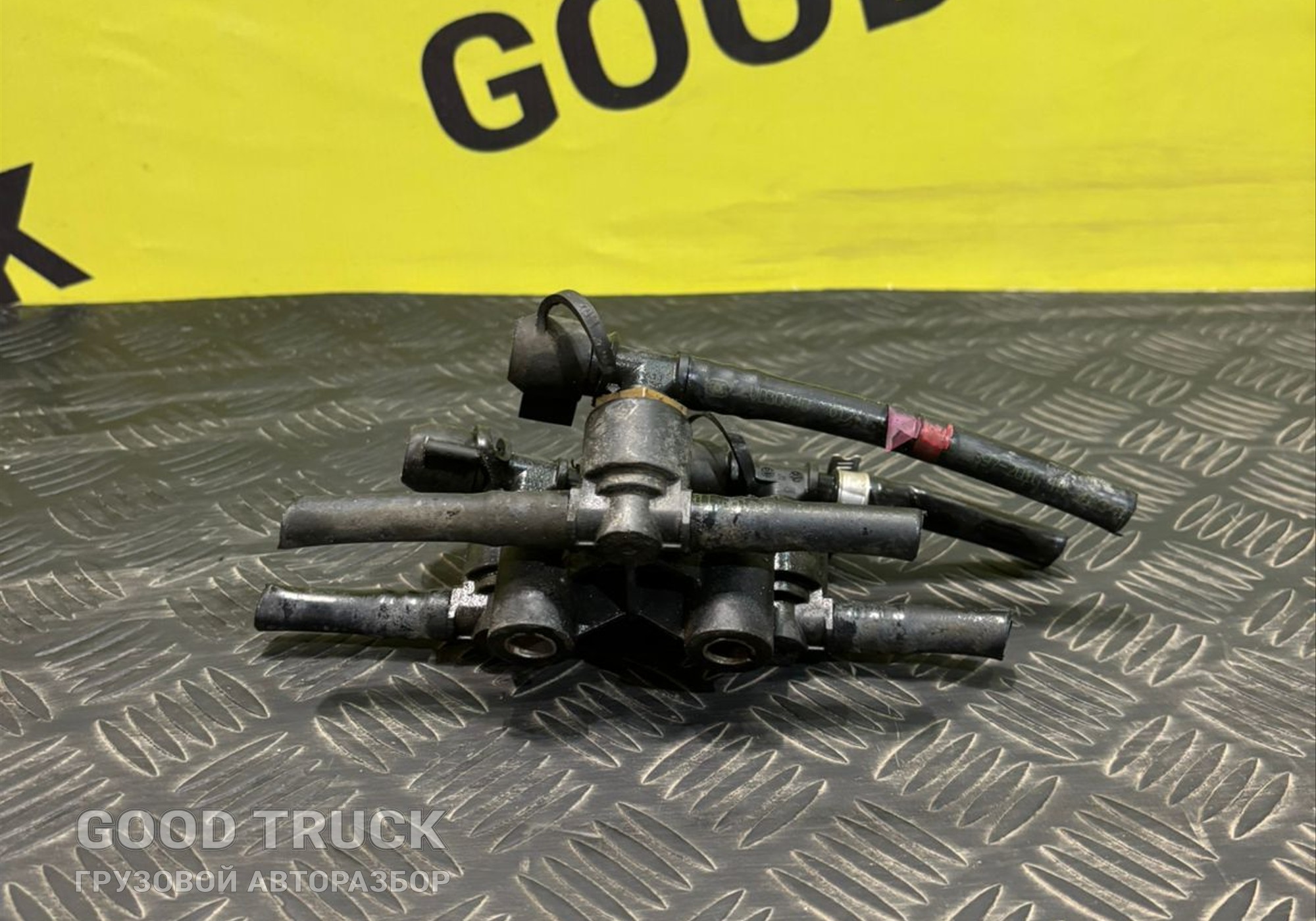 DZ97259361527 Тройник пневматической системы для Shacman X6000 (с 2020)