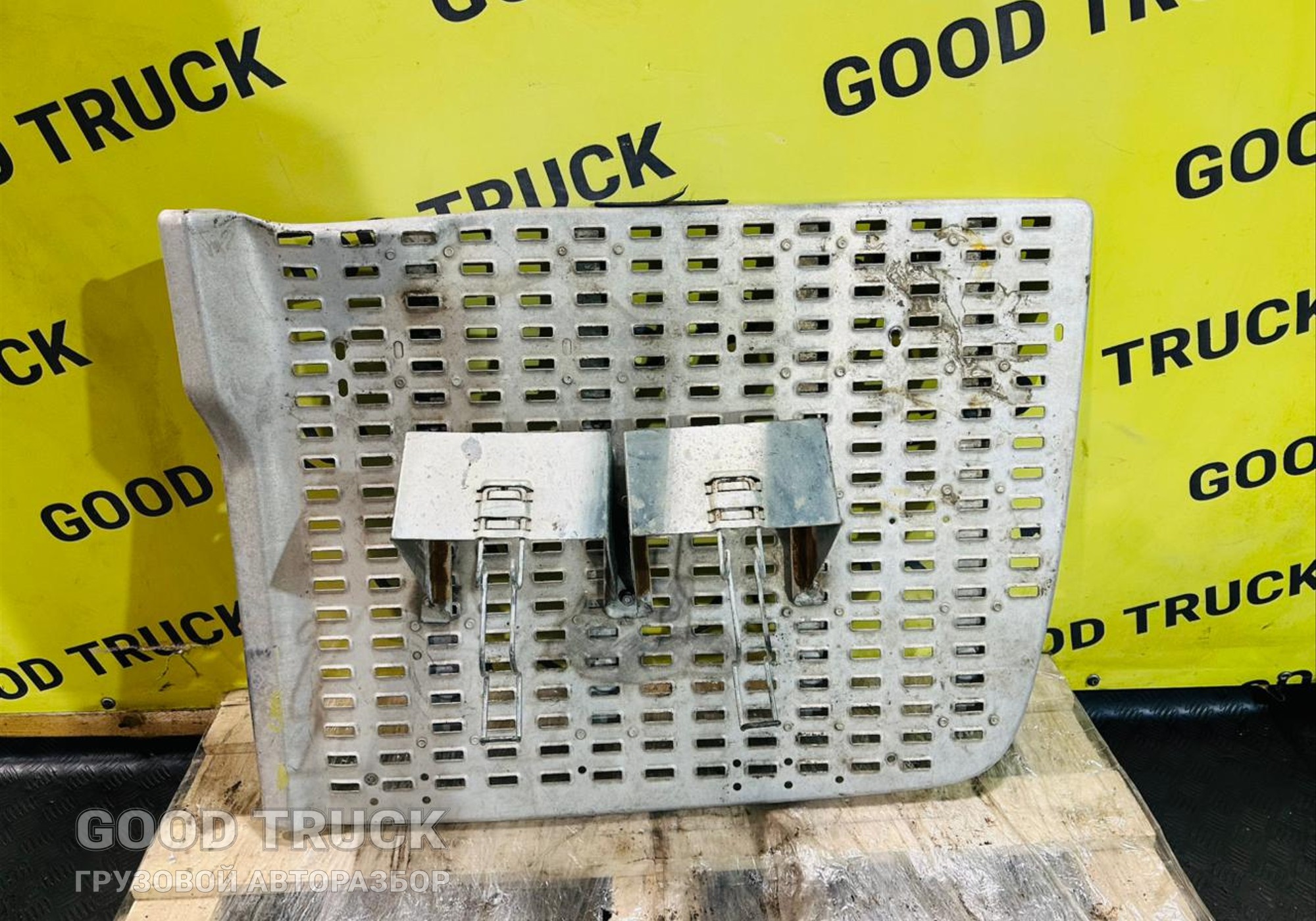 1922852 Трап на раму правый для Daf XF