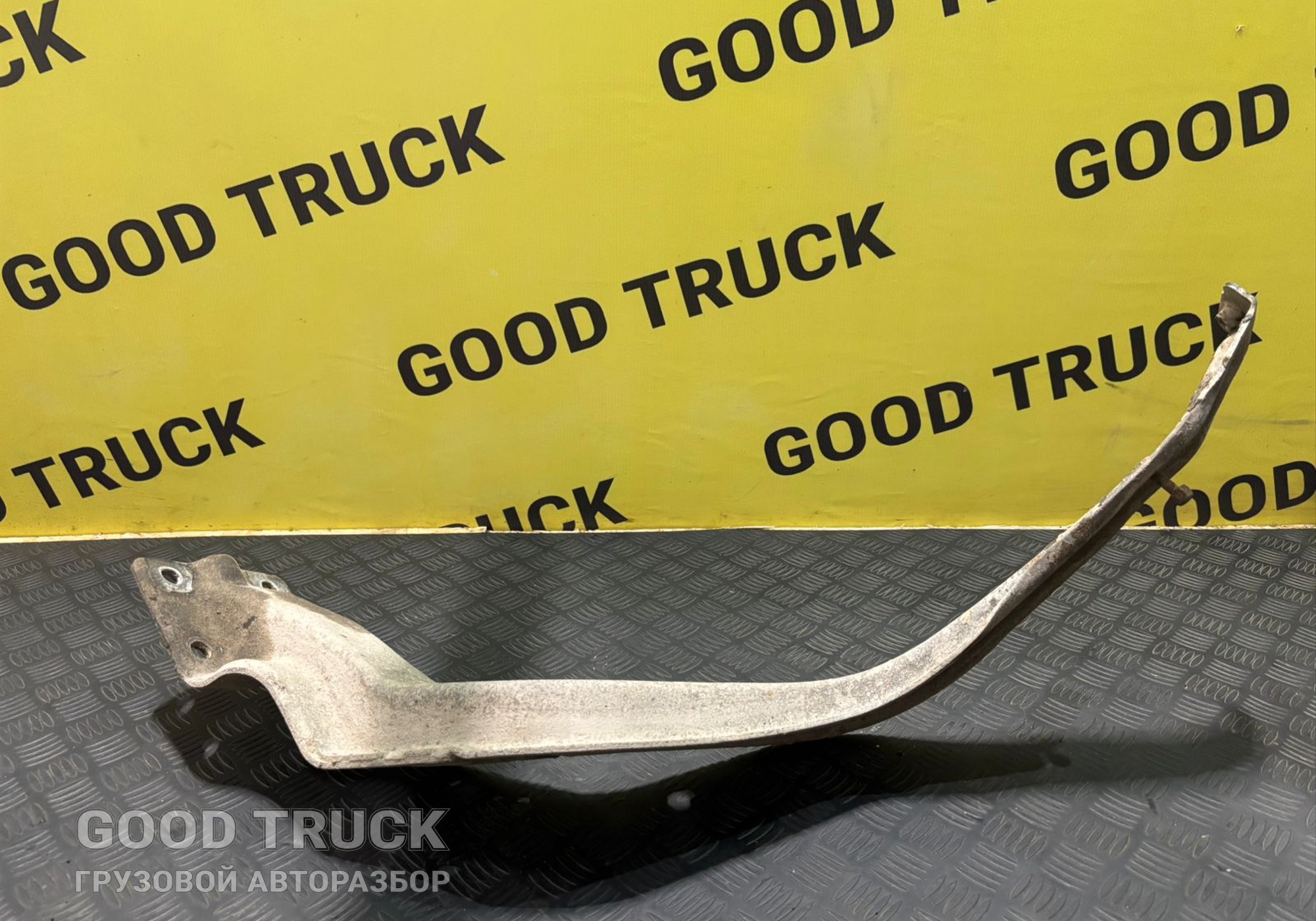 1866051 Кронштейн крыла для Scania 5-series R (с 2004 по 2016)