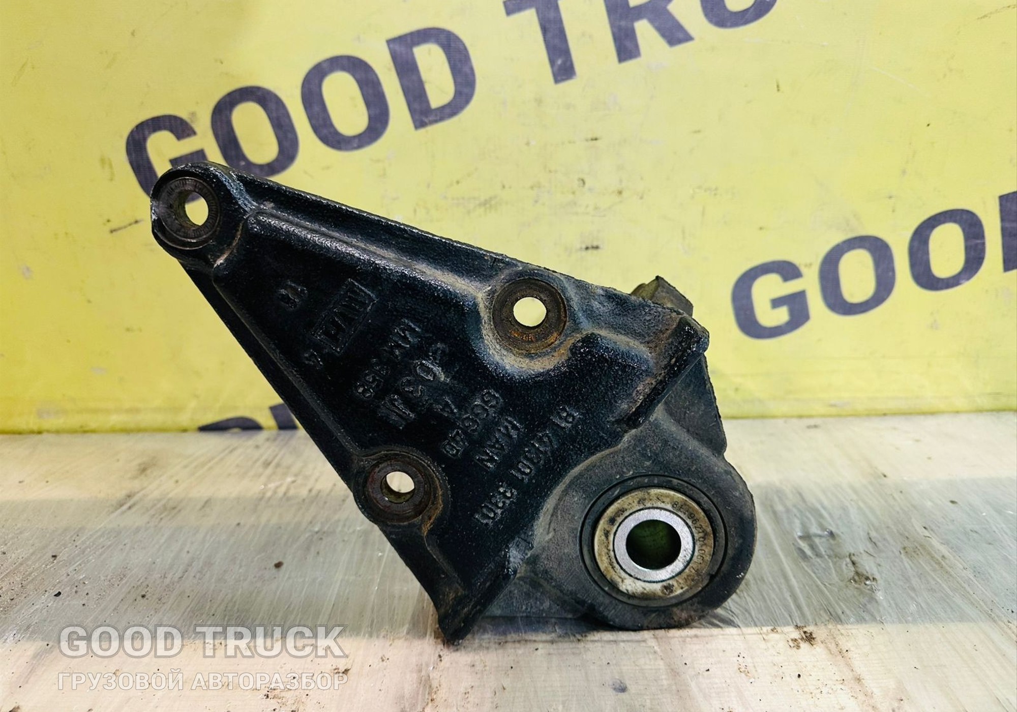 81413013301 Кронштейн передней рессоры для Man TGS I (с 2007)