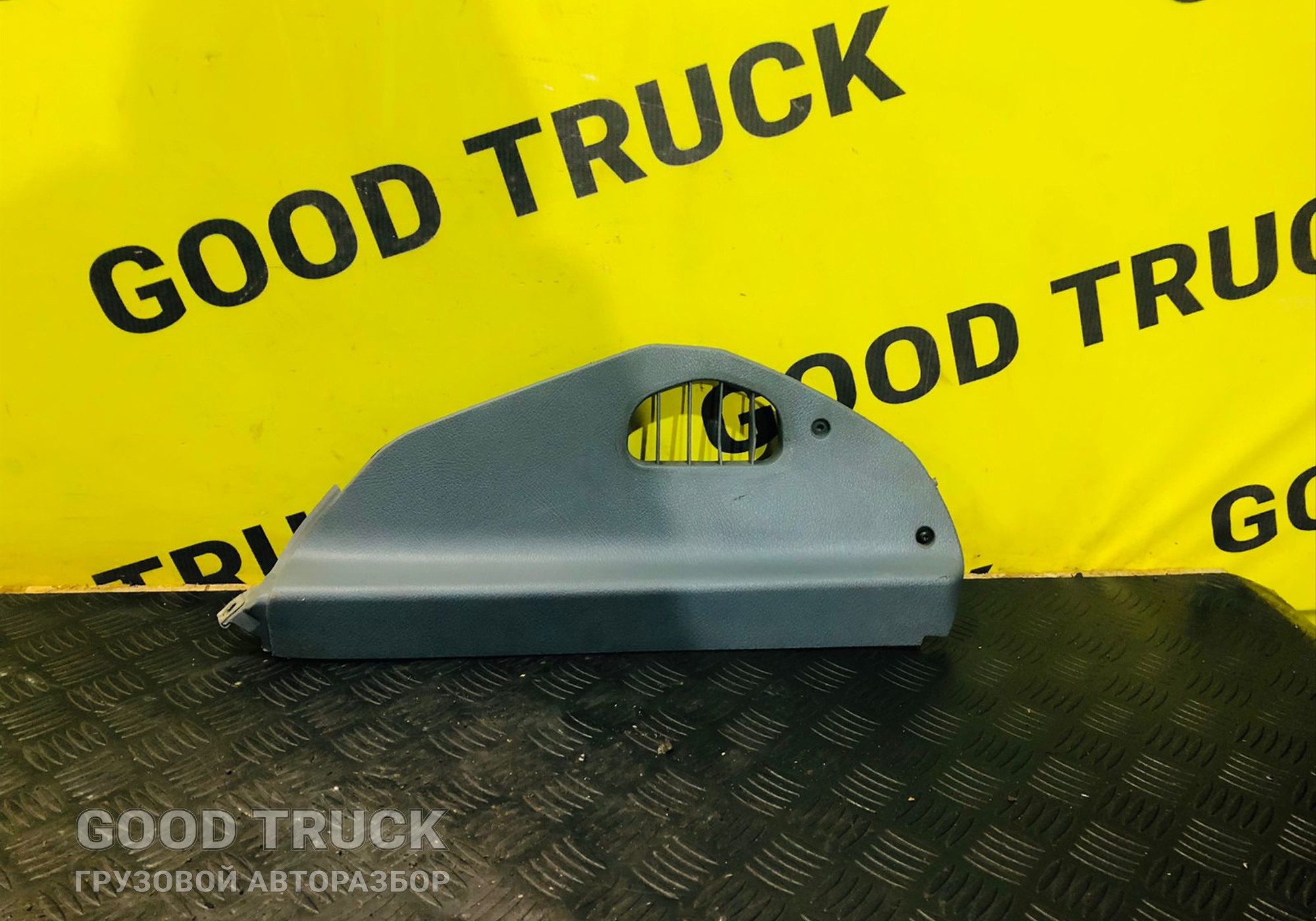 9406802806 Накладка панели приборов правая для КАМАЗ 5490