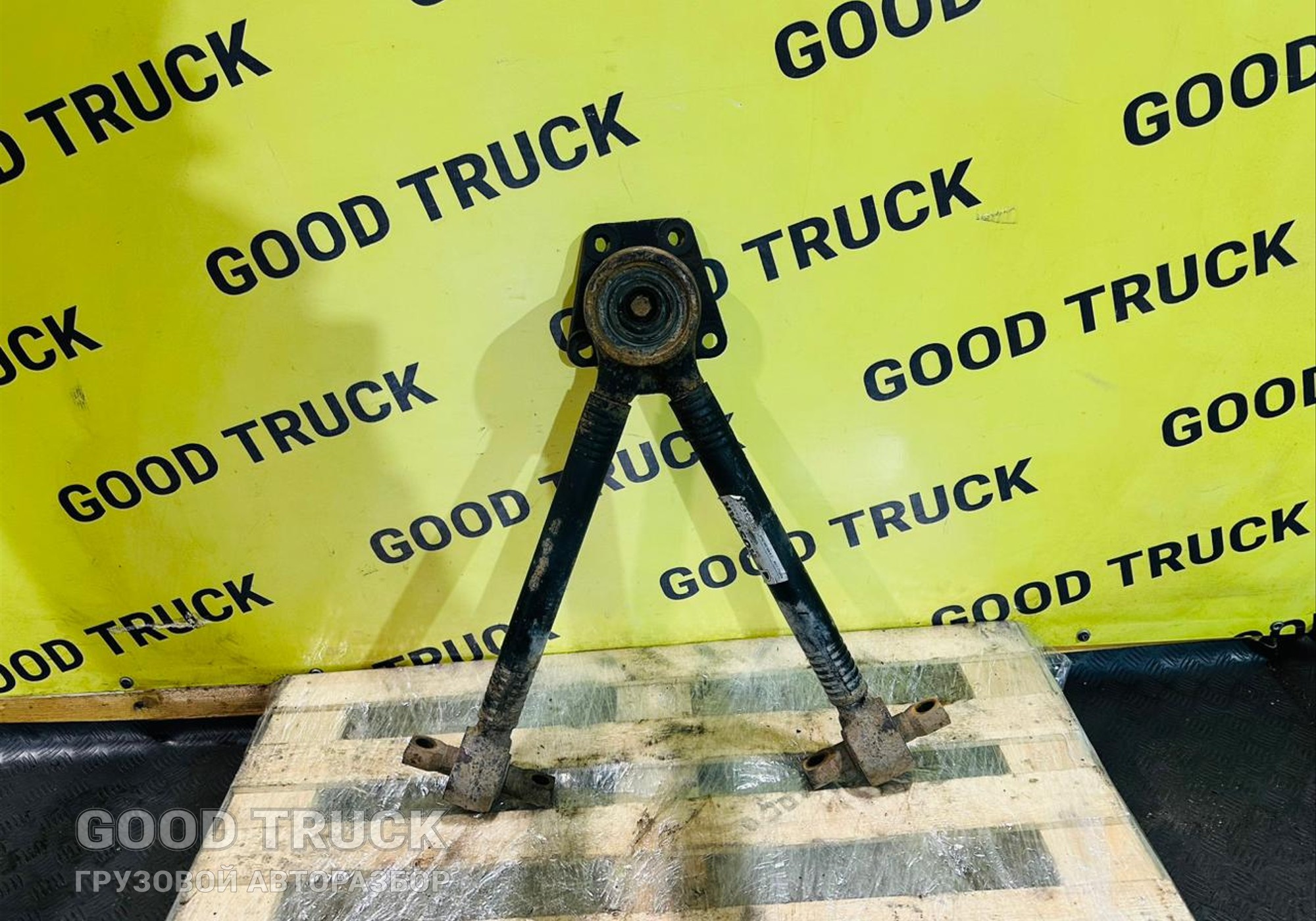 1617096 Тяга реактивная V образная