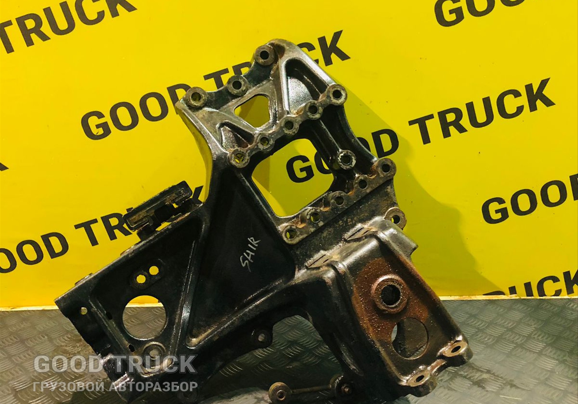 DZ9H259806538 Кронштейн буксировочный правый Shacman X6000 для Shacman X6000 (с 2020)