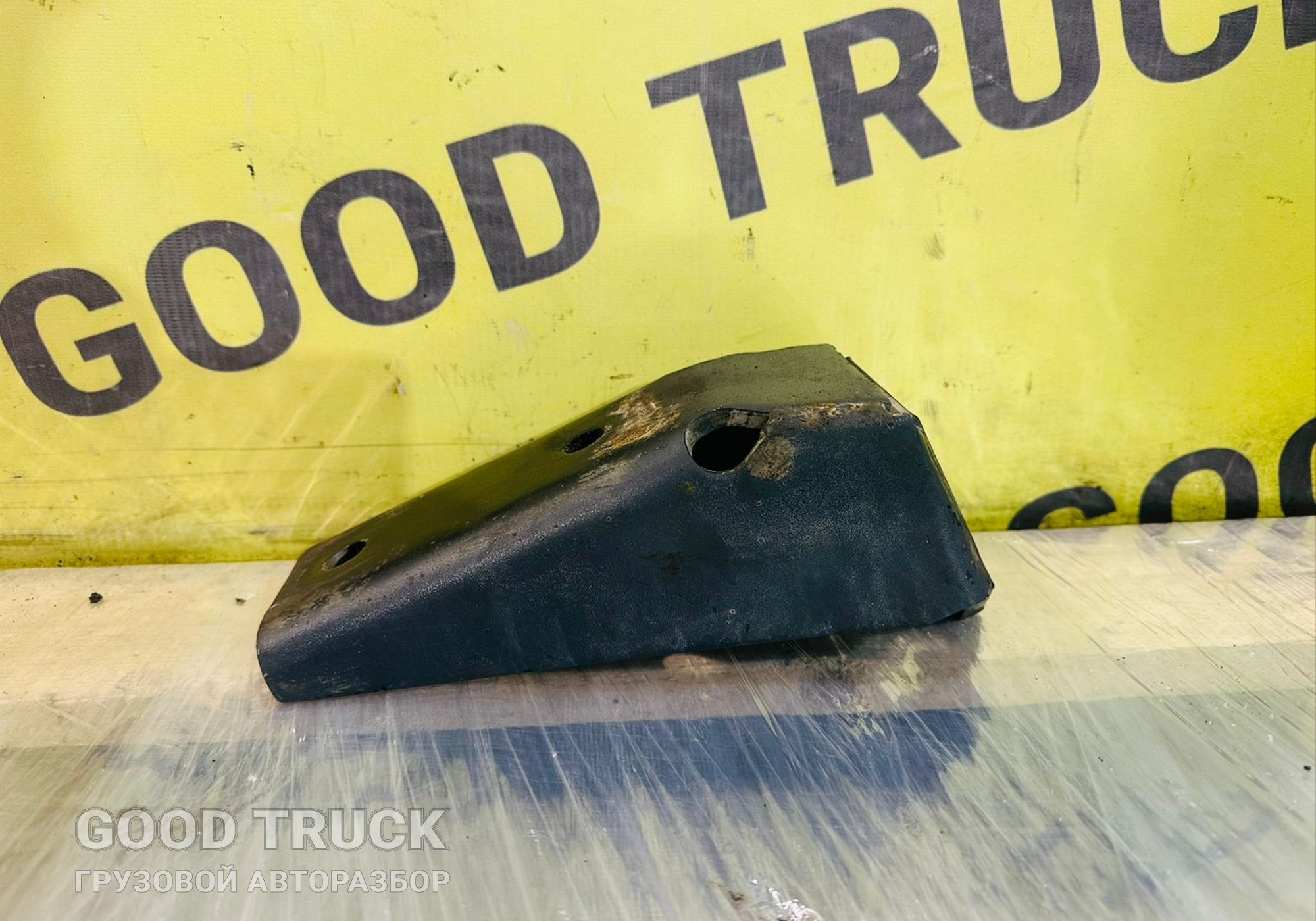 1865878 Кронштейн амортизатора переднего верхний