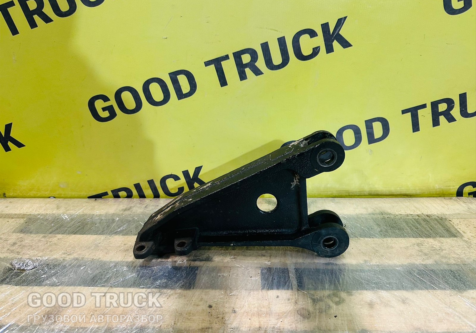 81416503016 Кронштейн усилителя переднего бампера для Man TGX II (с 2012)