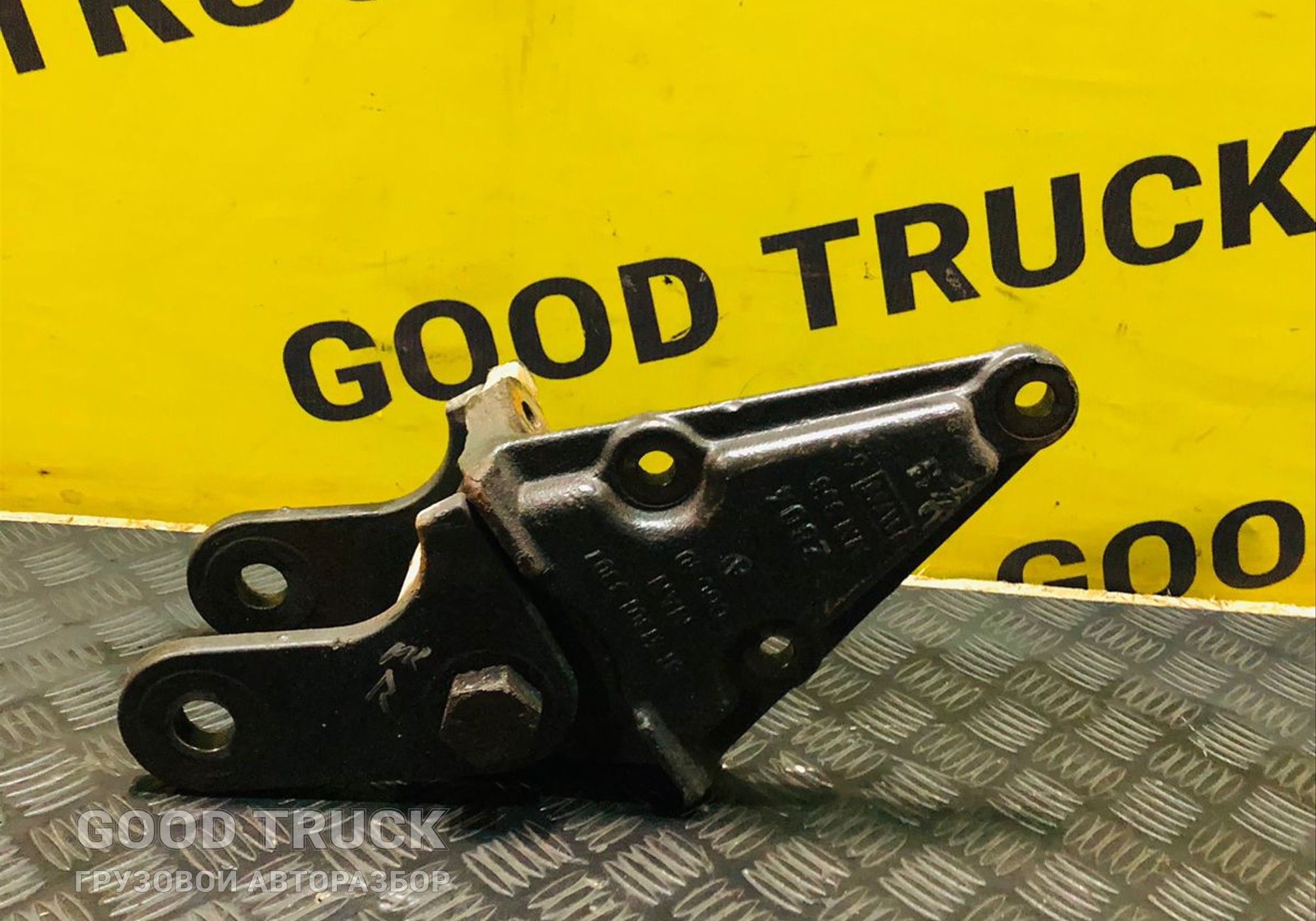 81413013301 Кронштейн передней рессоры для Man TGX II (с 2012)