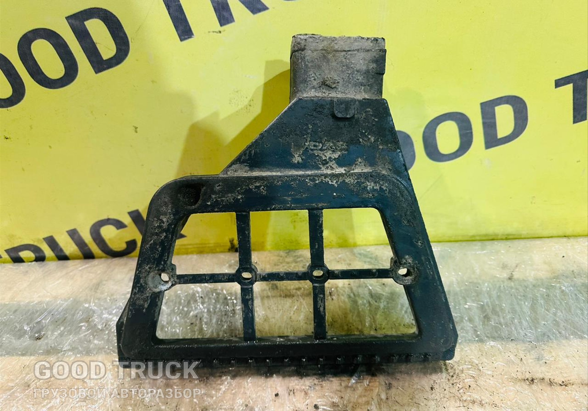 1641631 Кронштейн подножки правый для Daf XF105