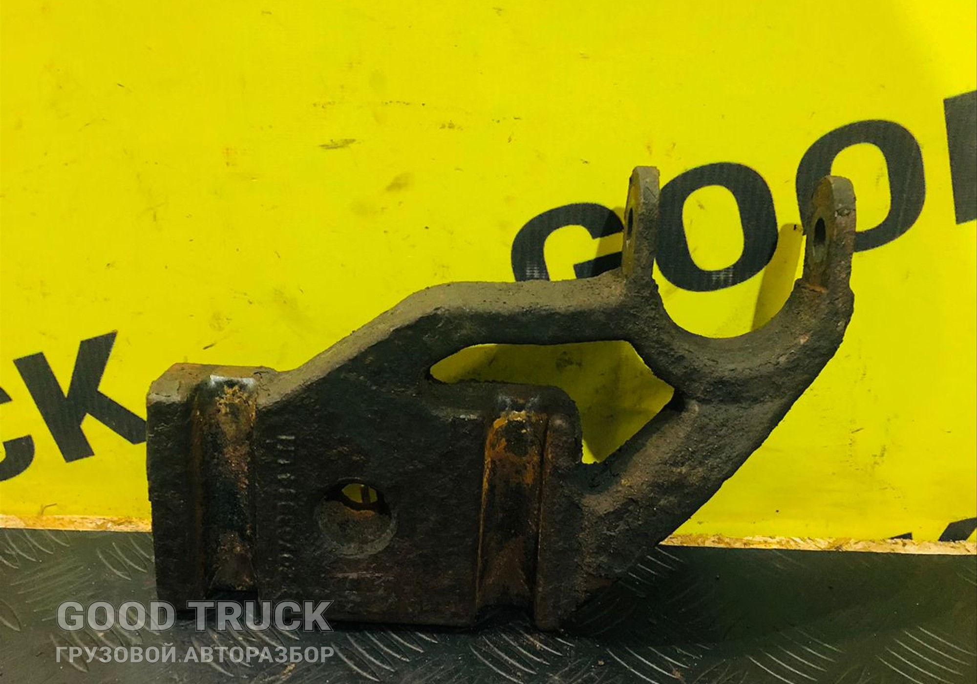 20703964 Кронштейн амортизатора передний левый для Volvo FH 3 (с 2008 по 2012)