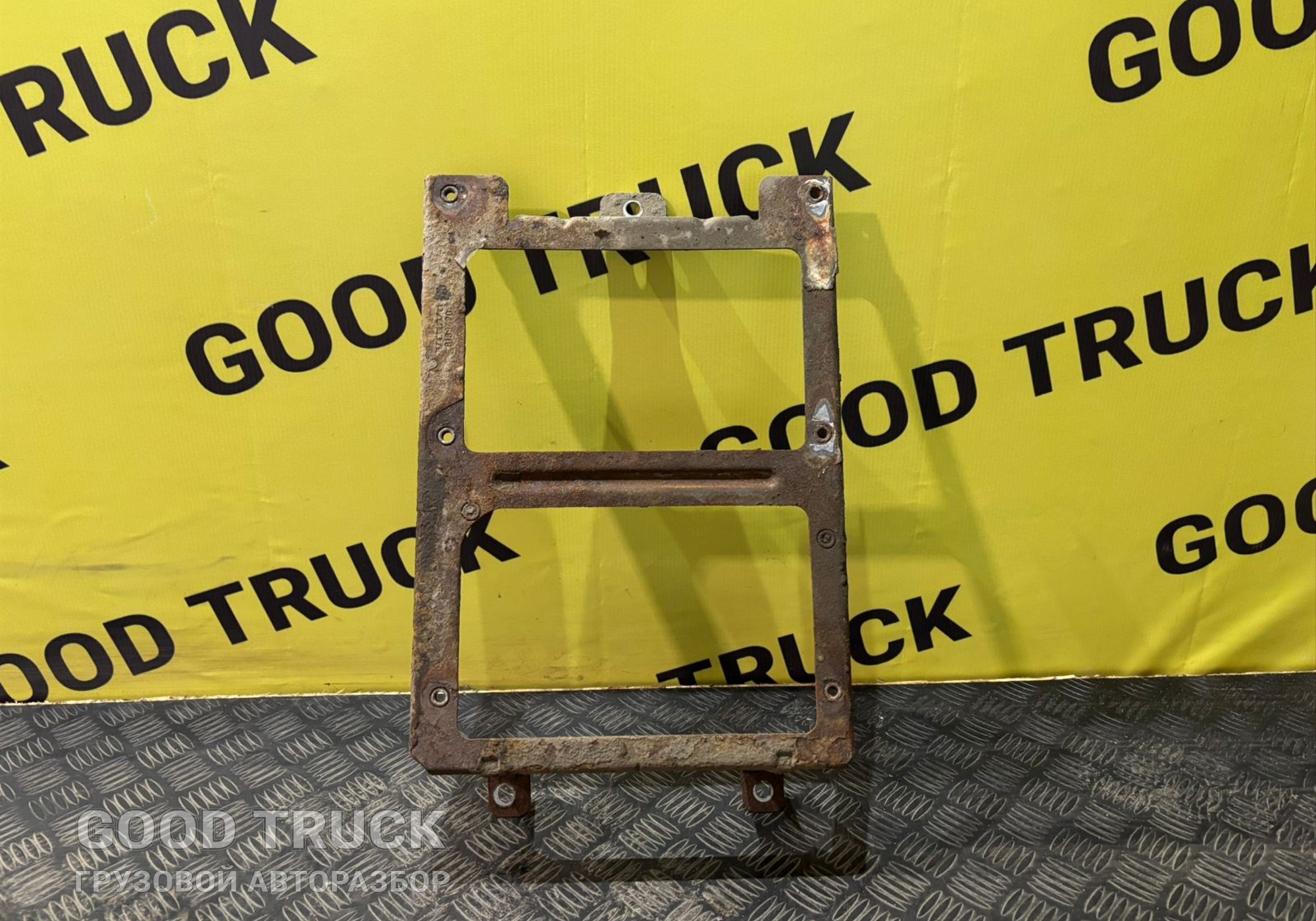 8189470 Кронштейн крыла, передний мост задний правый для Volvo FH 3 (с 2008 по 2012)