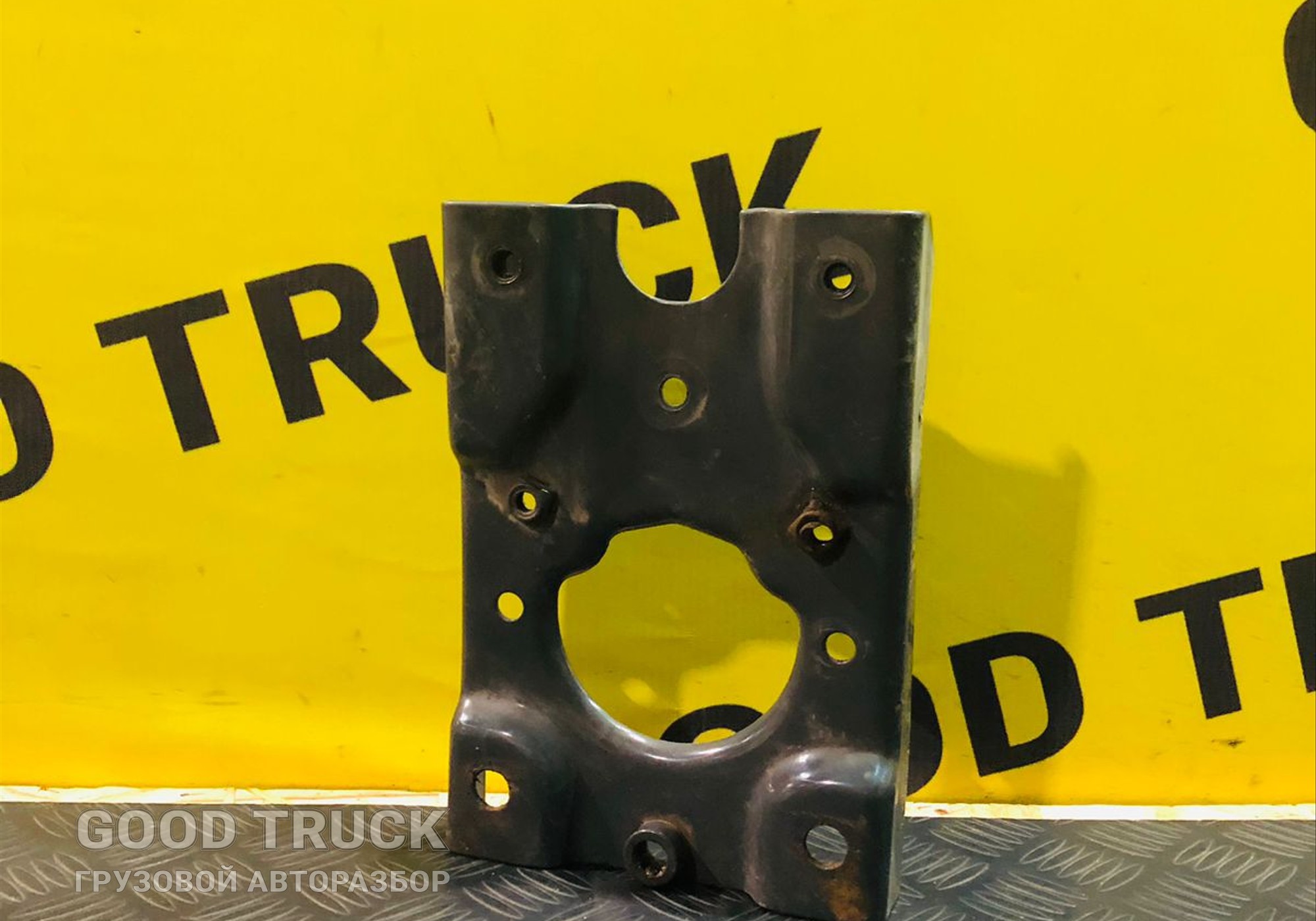 82259153 Кронштейн фары Volvo FH, Volvo FM для Volvo FH 3 (с 2008 по 2012)