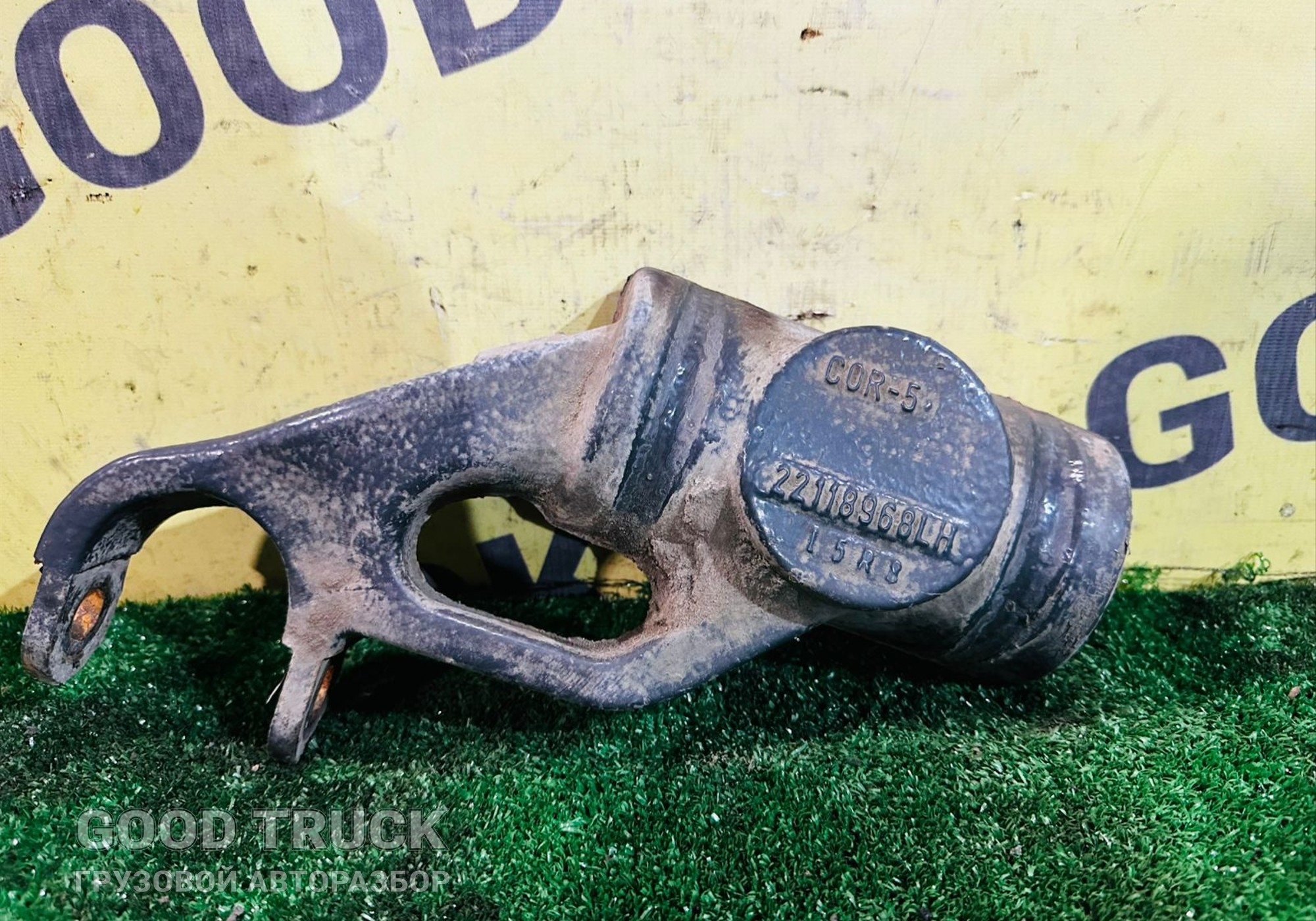 22118968 Кронштейн амортизатора переднего левого