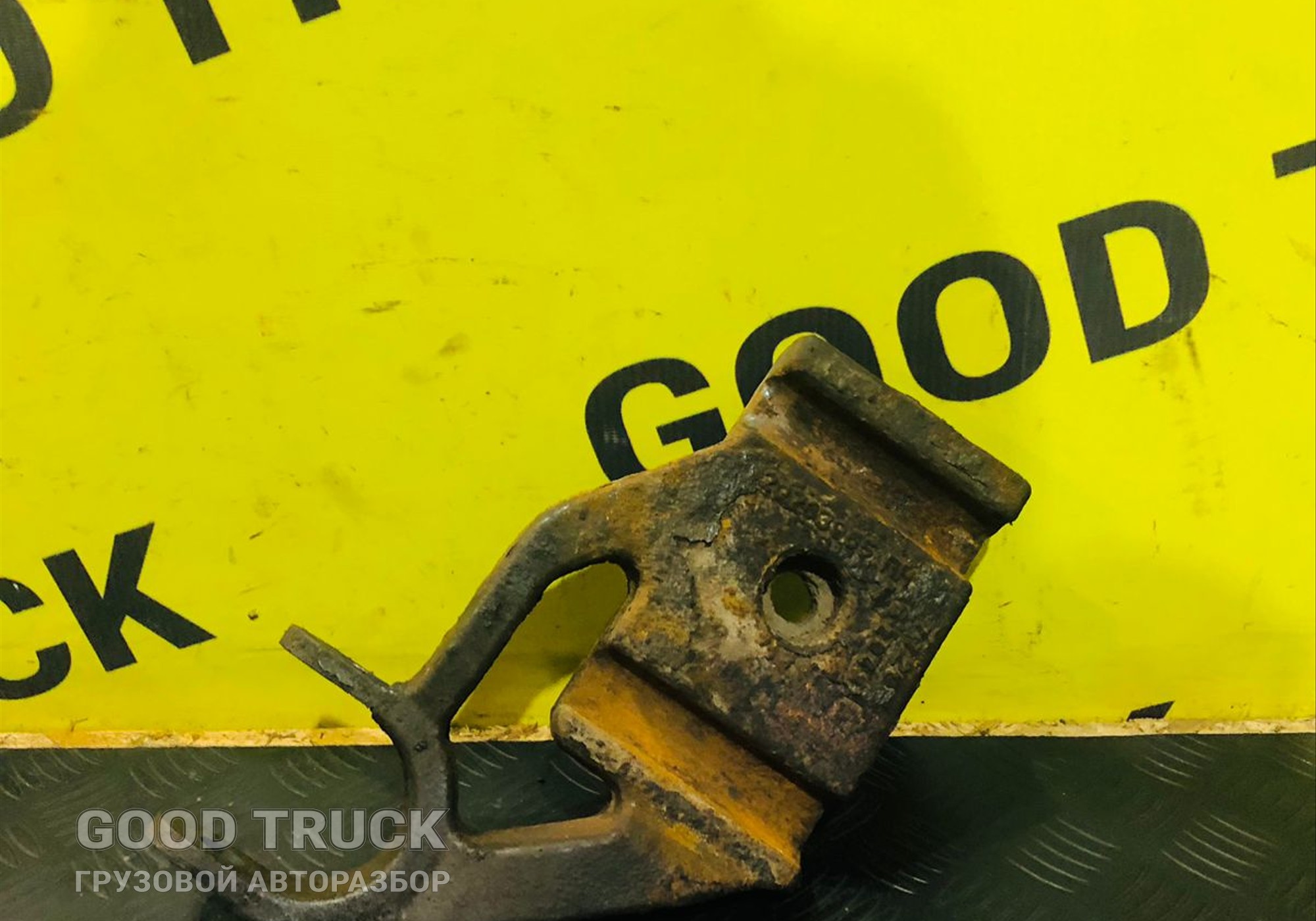 20703965 Кронштейн амортизатора передний правый для Volvo FH 3 (с 2008 по 2012)