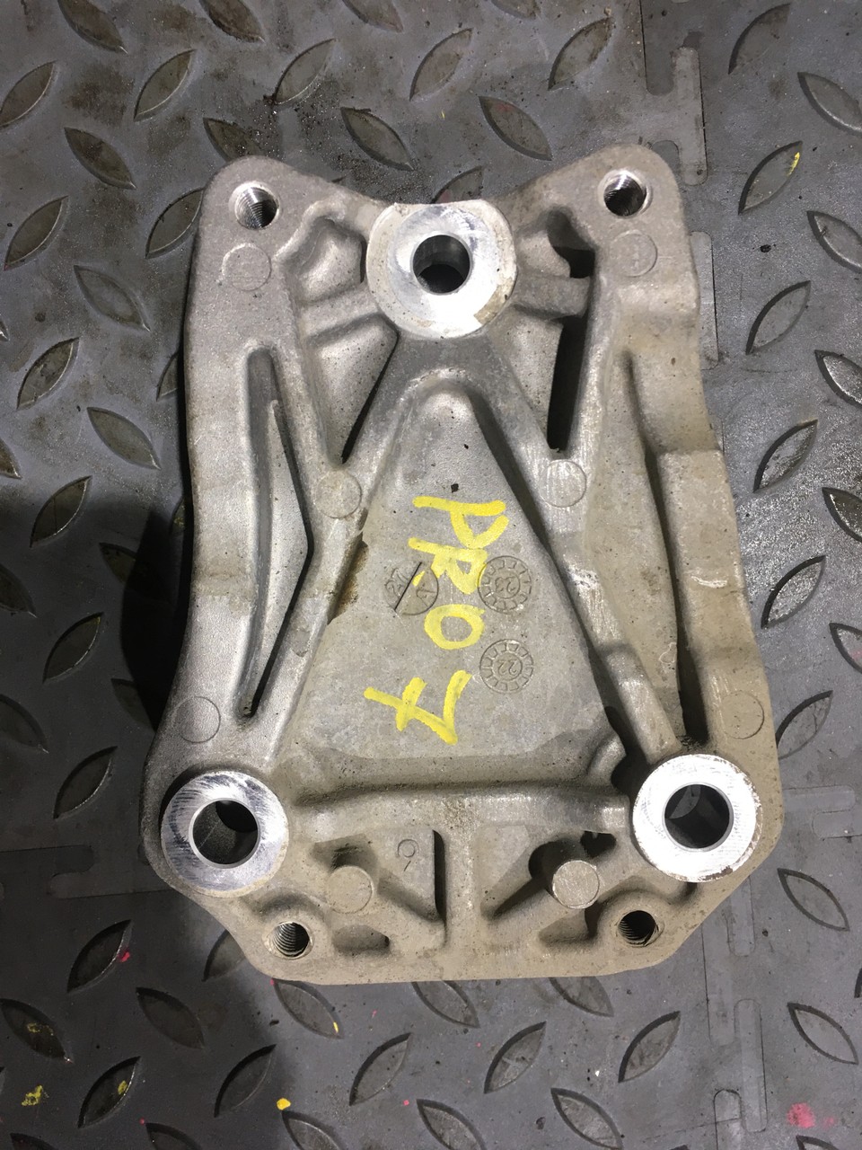 Кронштейн компрессора Chery Tiggo 7 Pro Max