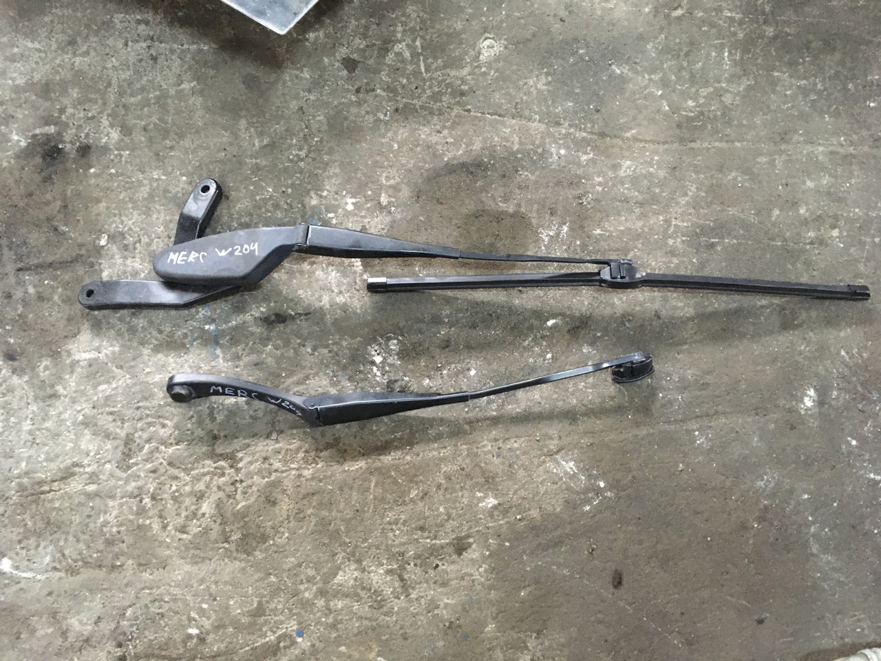 Поводки стеклоочистителя Mercedes-Benz C-class W204