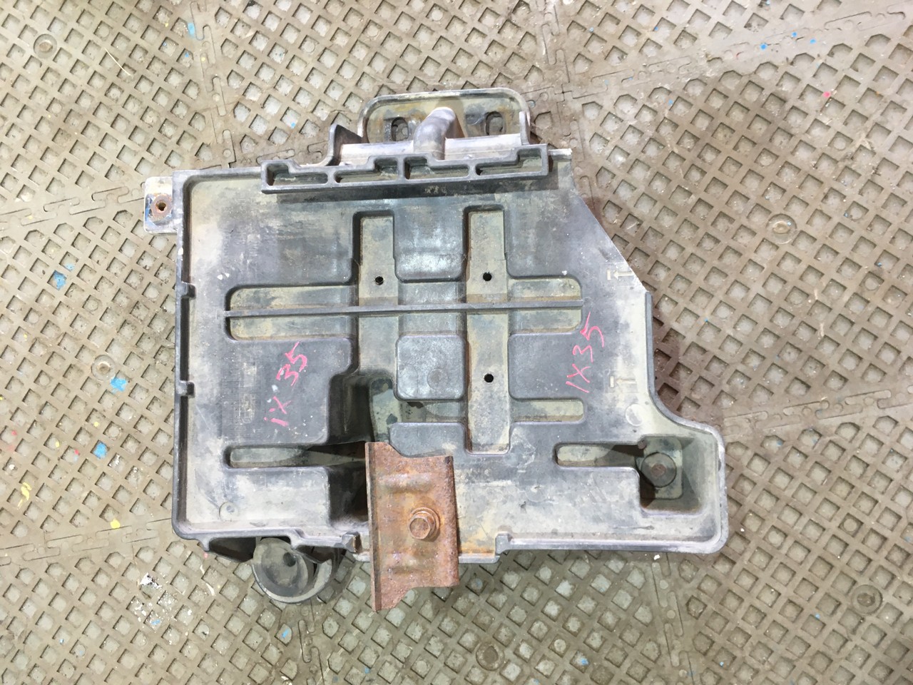 Крепление аккумулятора Kia Sportage III