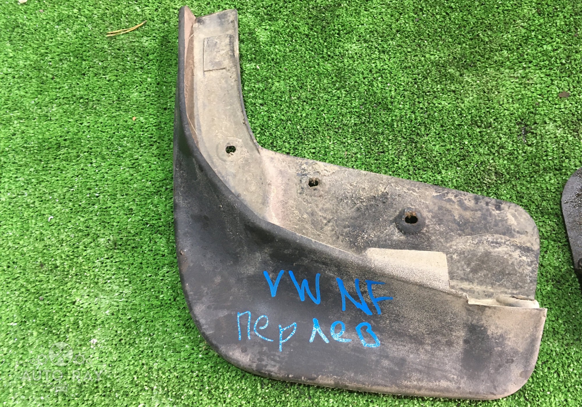 7P0075111 Брызговик передний левый для Volkswagen Touareg II (с 2010 по 2018)